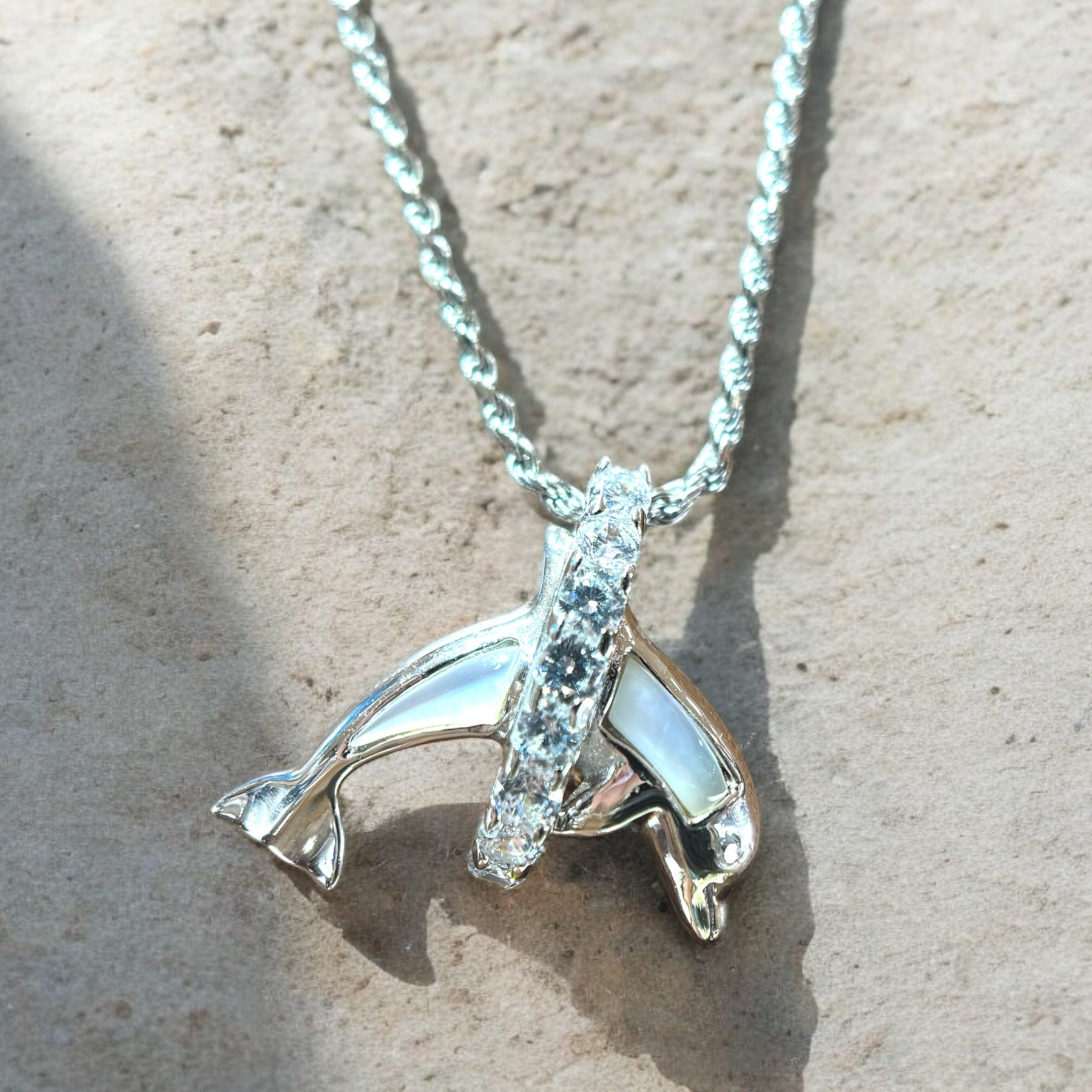 シェルイルカフープペンダント 【2-1807】