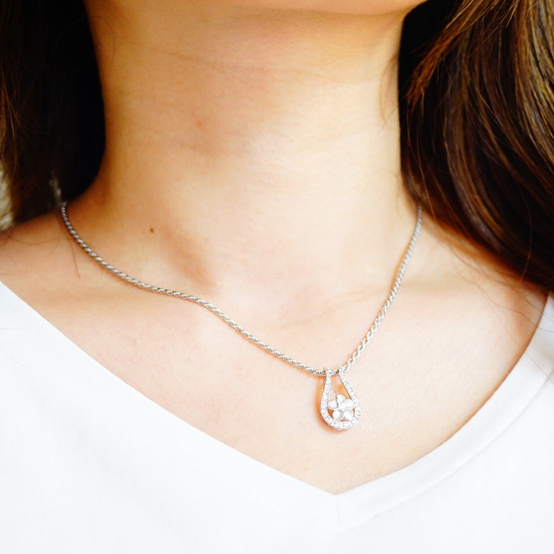 プルメリア馬蹄ペンダント 【2-4334】