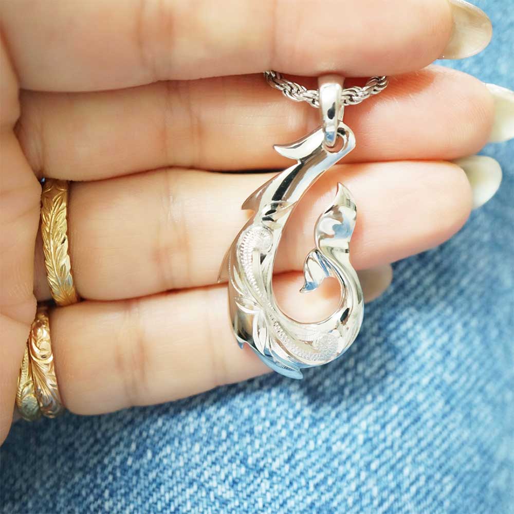 スクロールフィッシュフックテールペンダント 【2-5140】