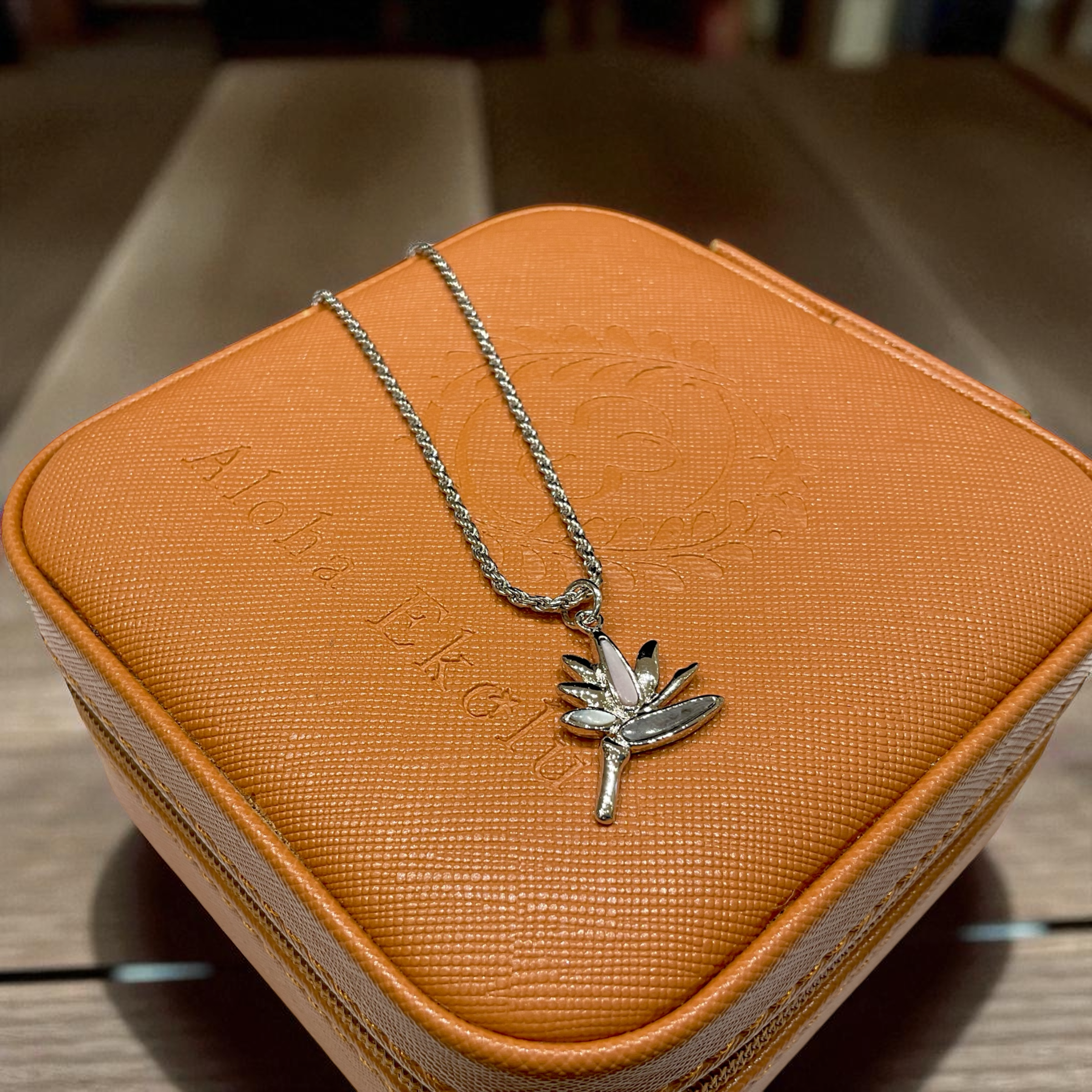 シェルバードオブパラダイスペンダント 【2-5355】