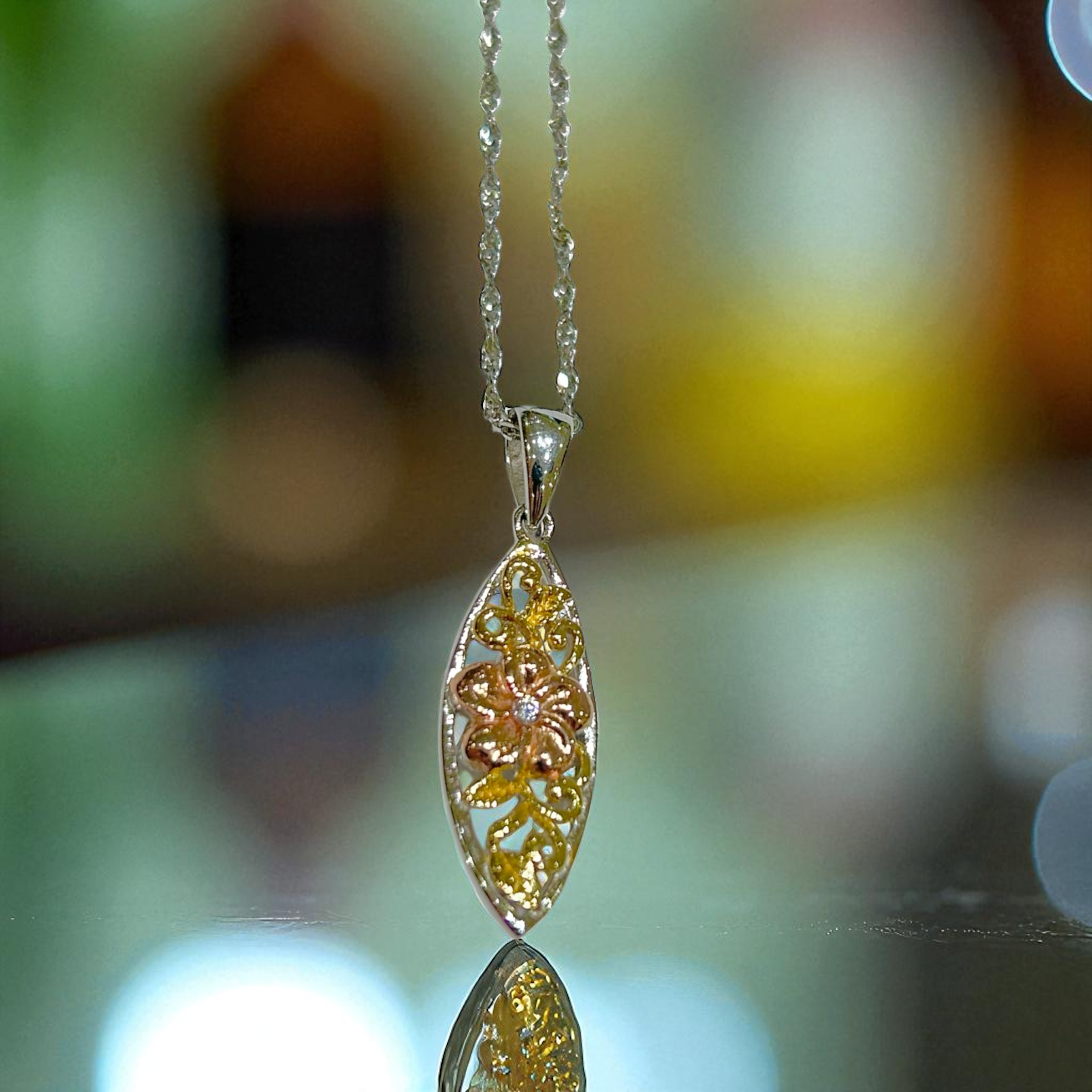 3カラー透かしプルメリアサーフボードペンダント 【2-6178】