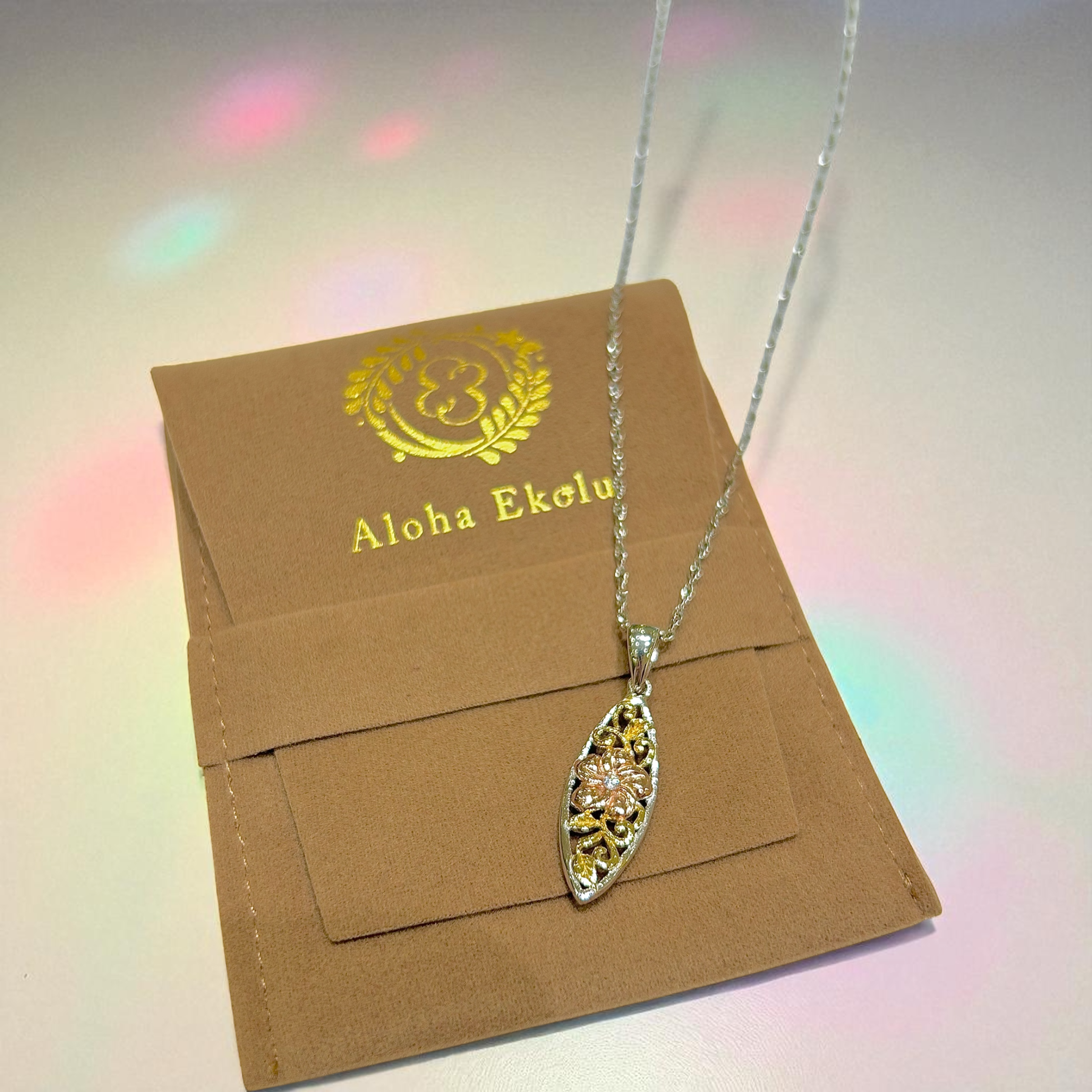 3カラー透かしプルメリアサーフボードペンダント 【2-6178】