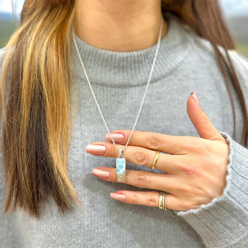 ホヌ彫りラリマープレートペンダント 【2-6239】