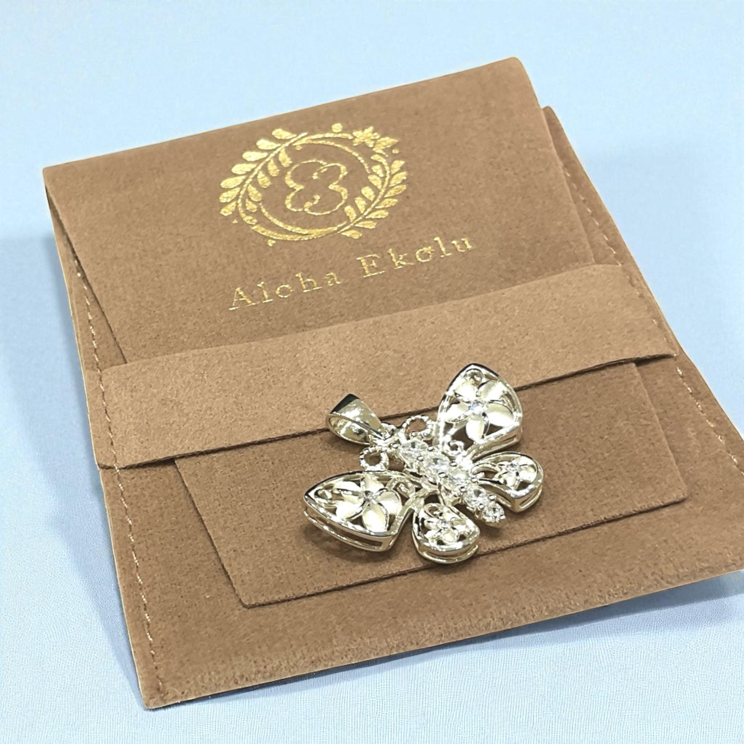 プルメリア透かしバタフライペンダント 【2-6574】