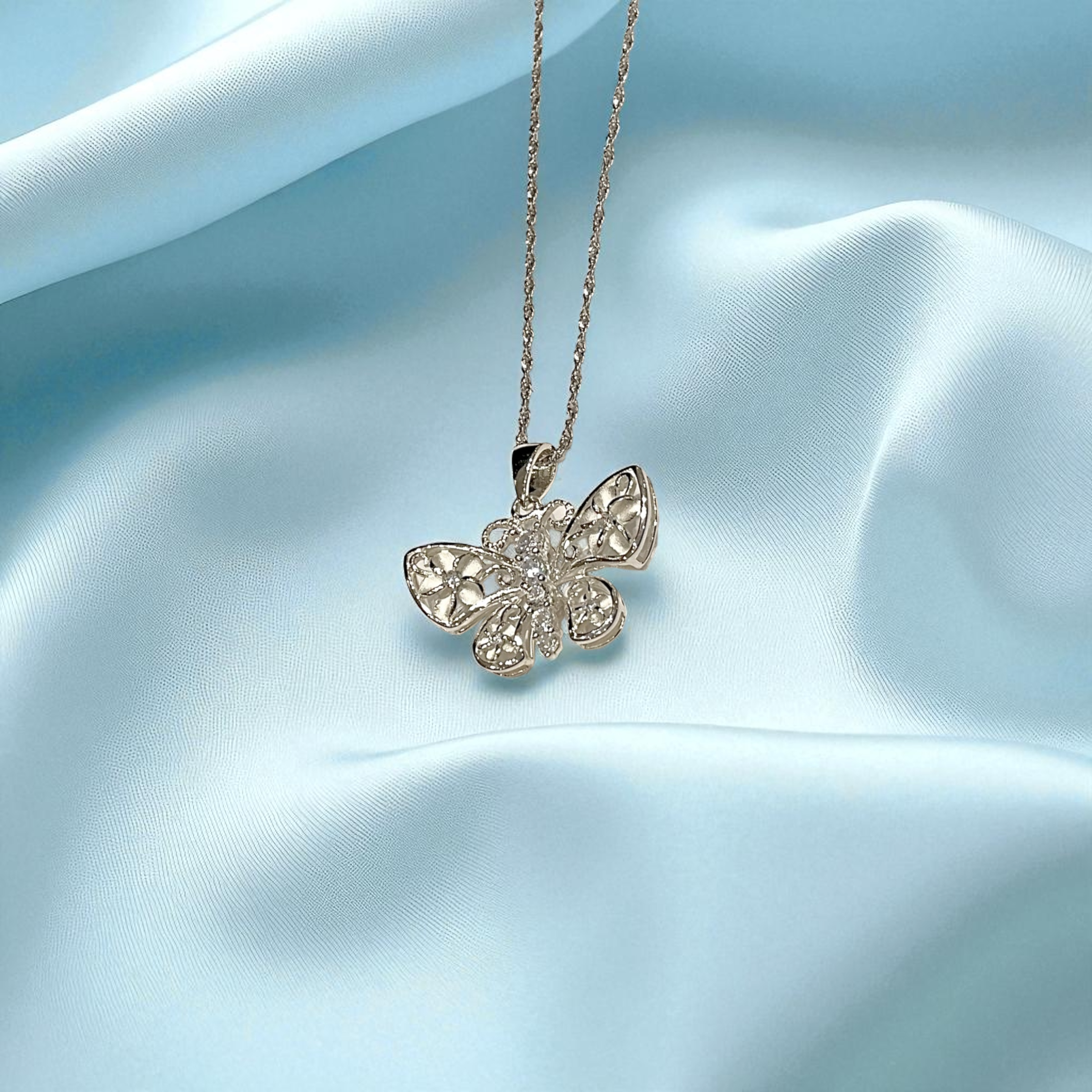 プルメリア透かしバタフライペンダント 【2-6574】