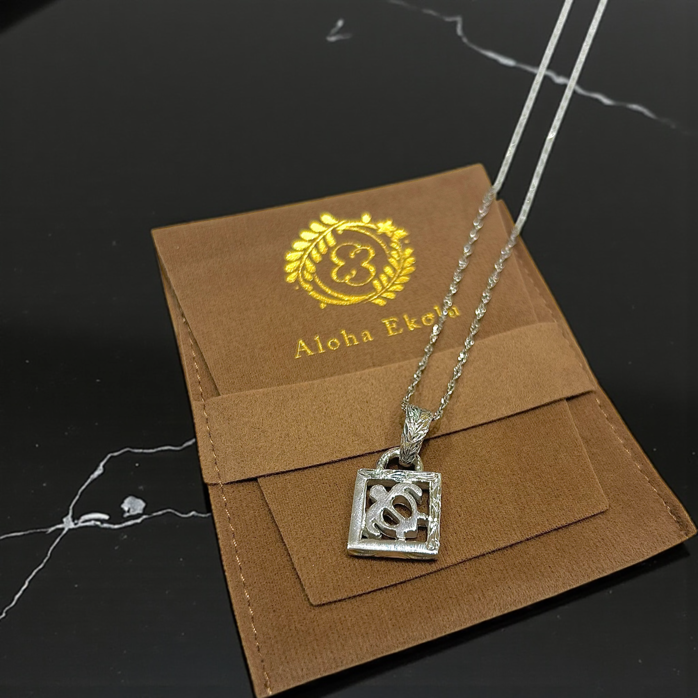 ヘビー透かしホヌスクエアペンダント 【2-7373】