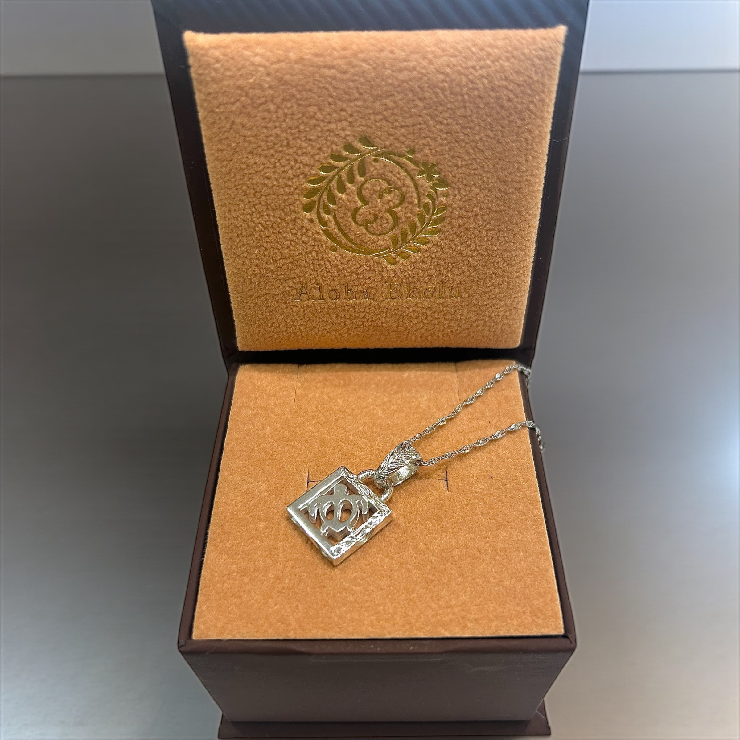 ヘビー透かしホヌスクエアペンダント 【2-7373】