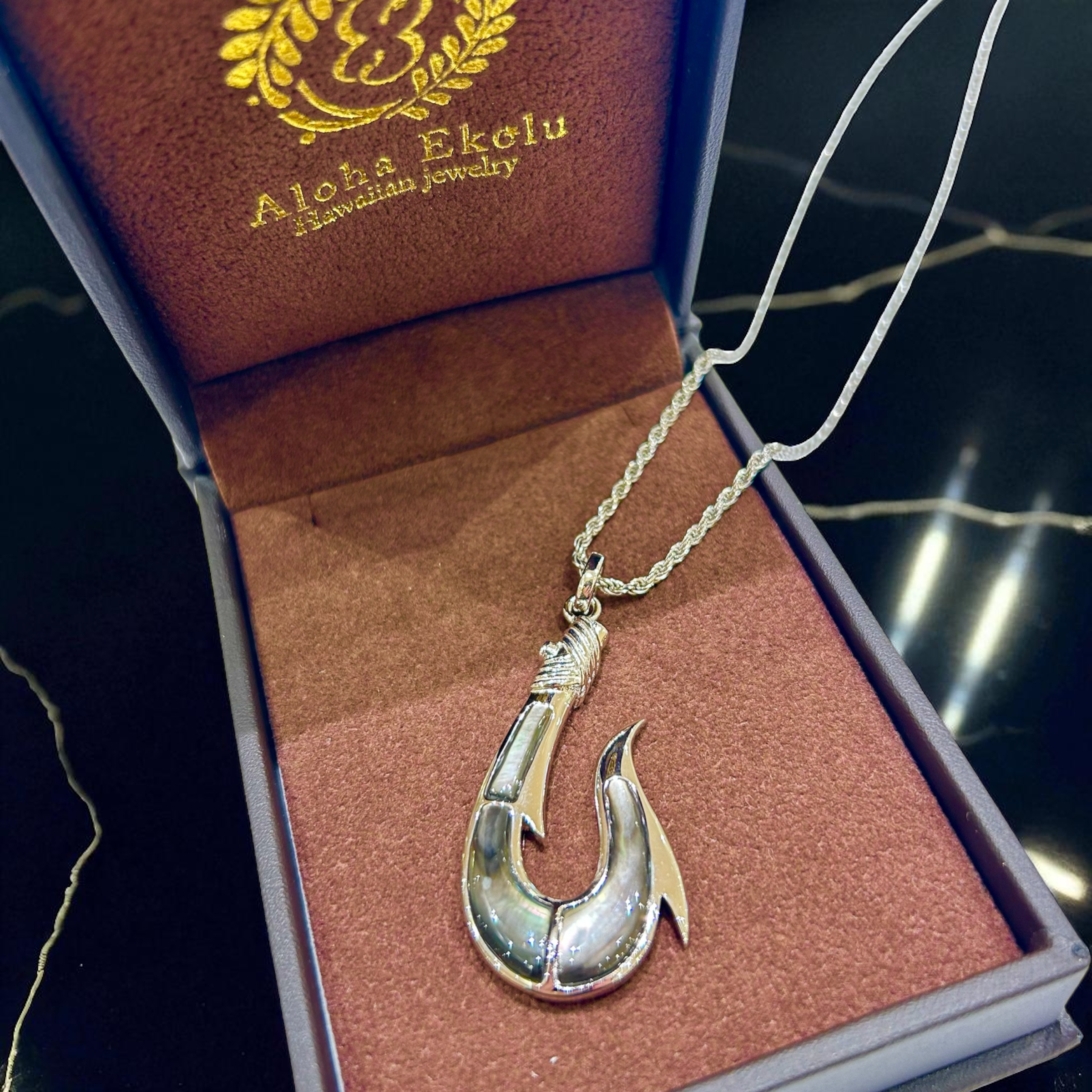 ブラックシェルフィッシュフックペンダント(L) 【2-7441】