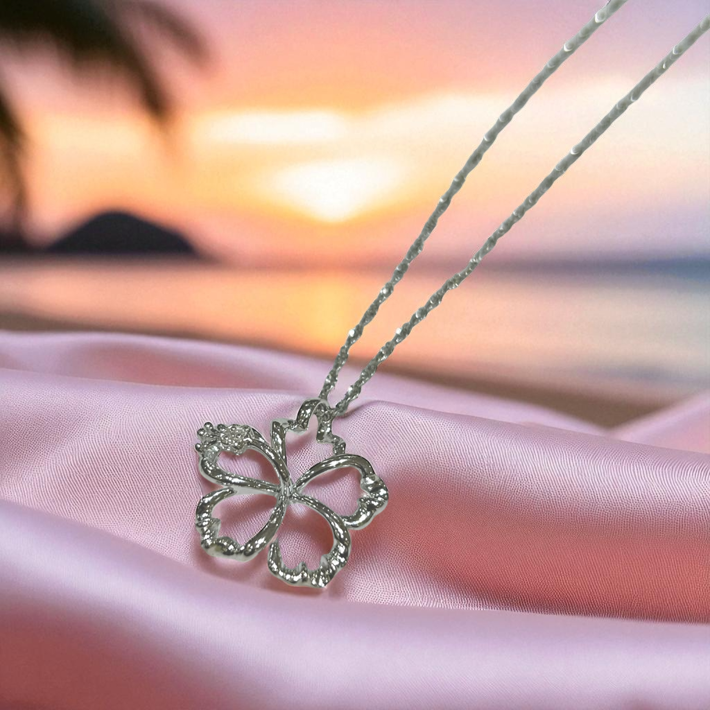 アウトラインハイビスカスペンダント 【2-7526】