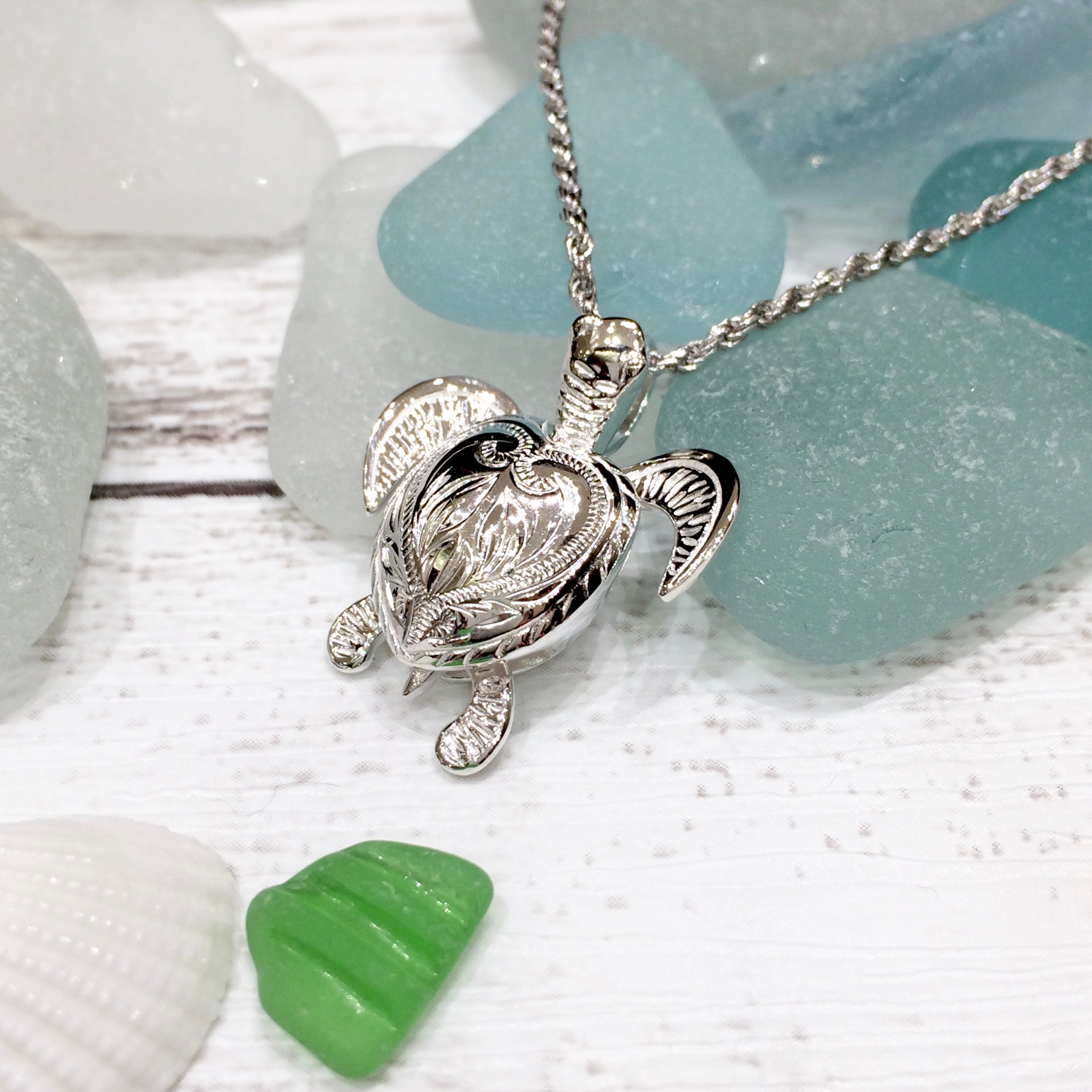 ヘリテージ彫りタートルペンダント 【2-3818】