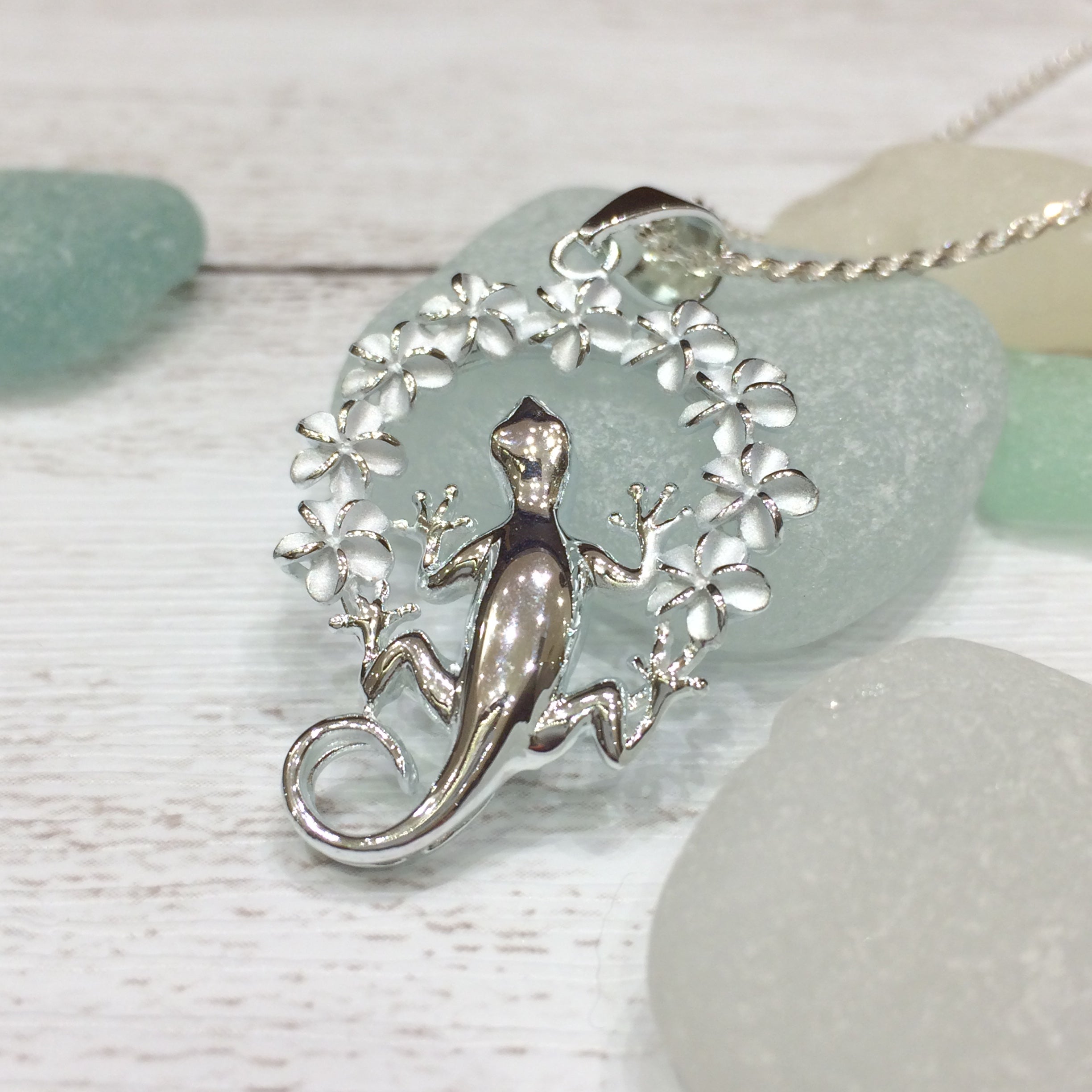 プルメリアサークルゲッコーペンダント 【2-3993】