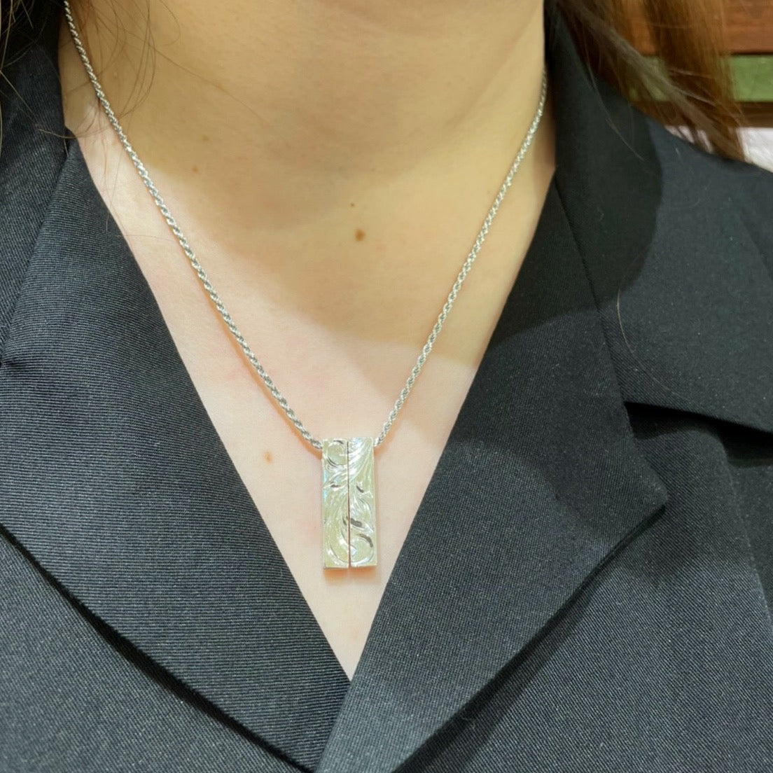 スクロールペアプレートペンダント 【2-5294】