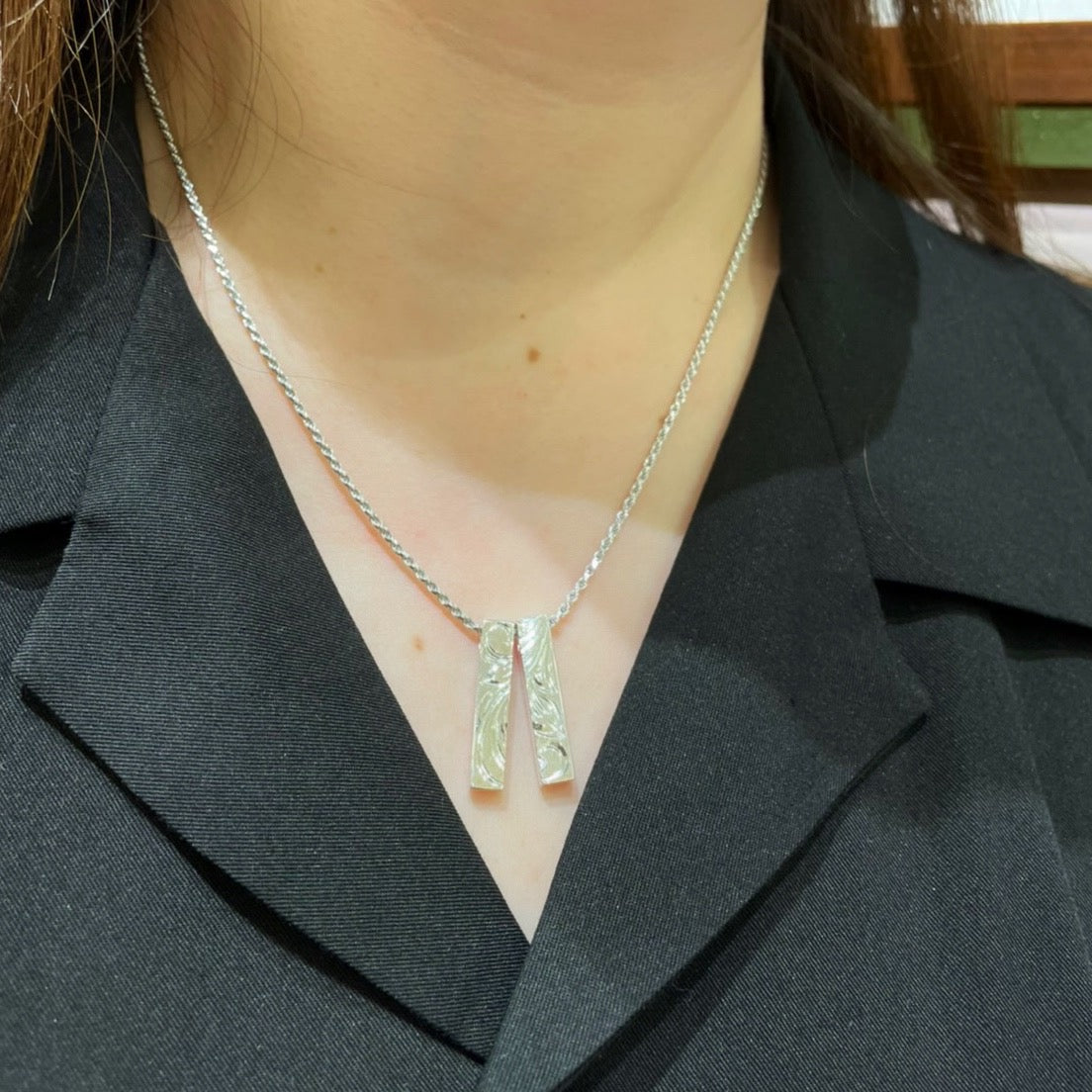 スクロールペアプレートペンダント 【2-5294】