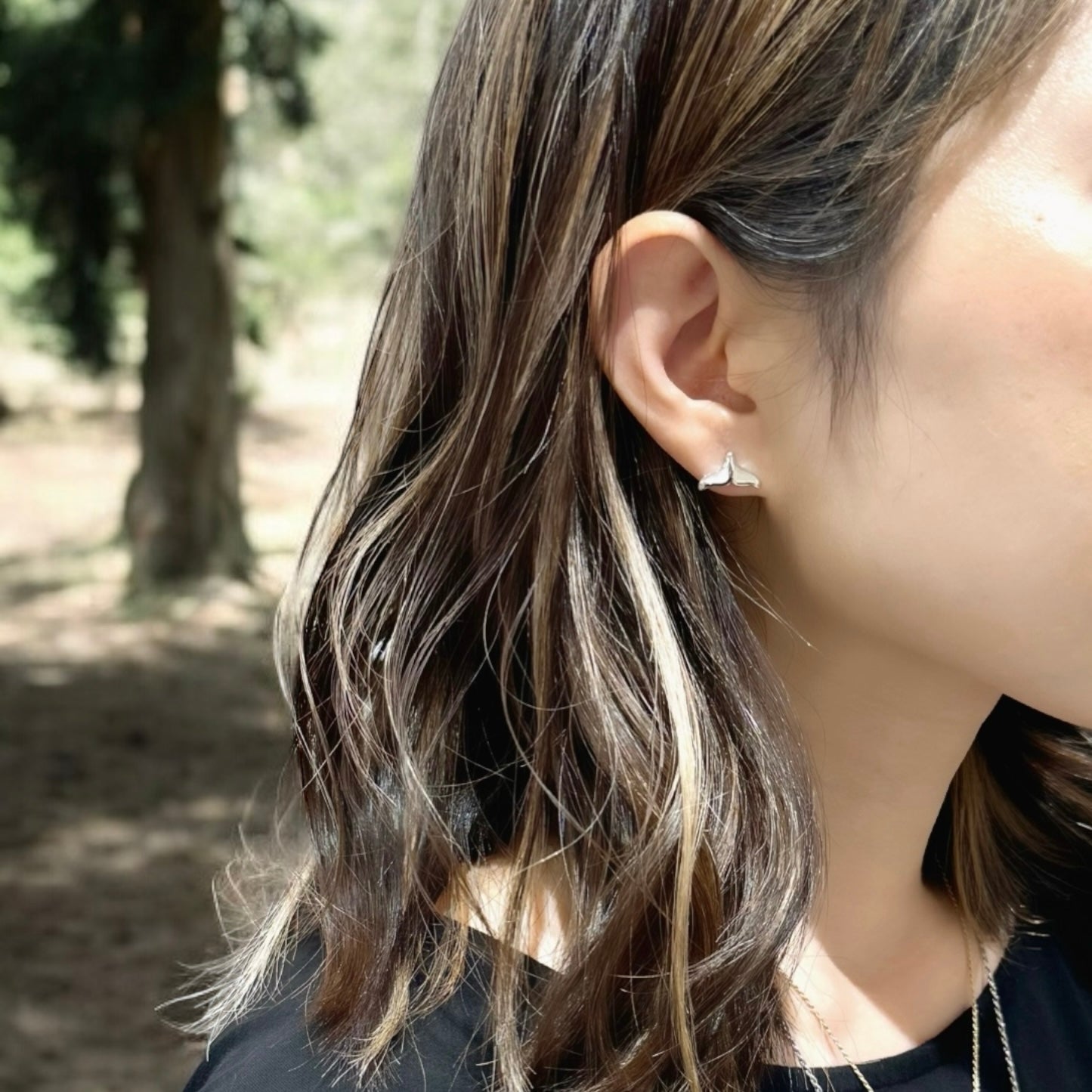 マザーオブパールホエールテールピアス 【4-4721】