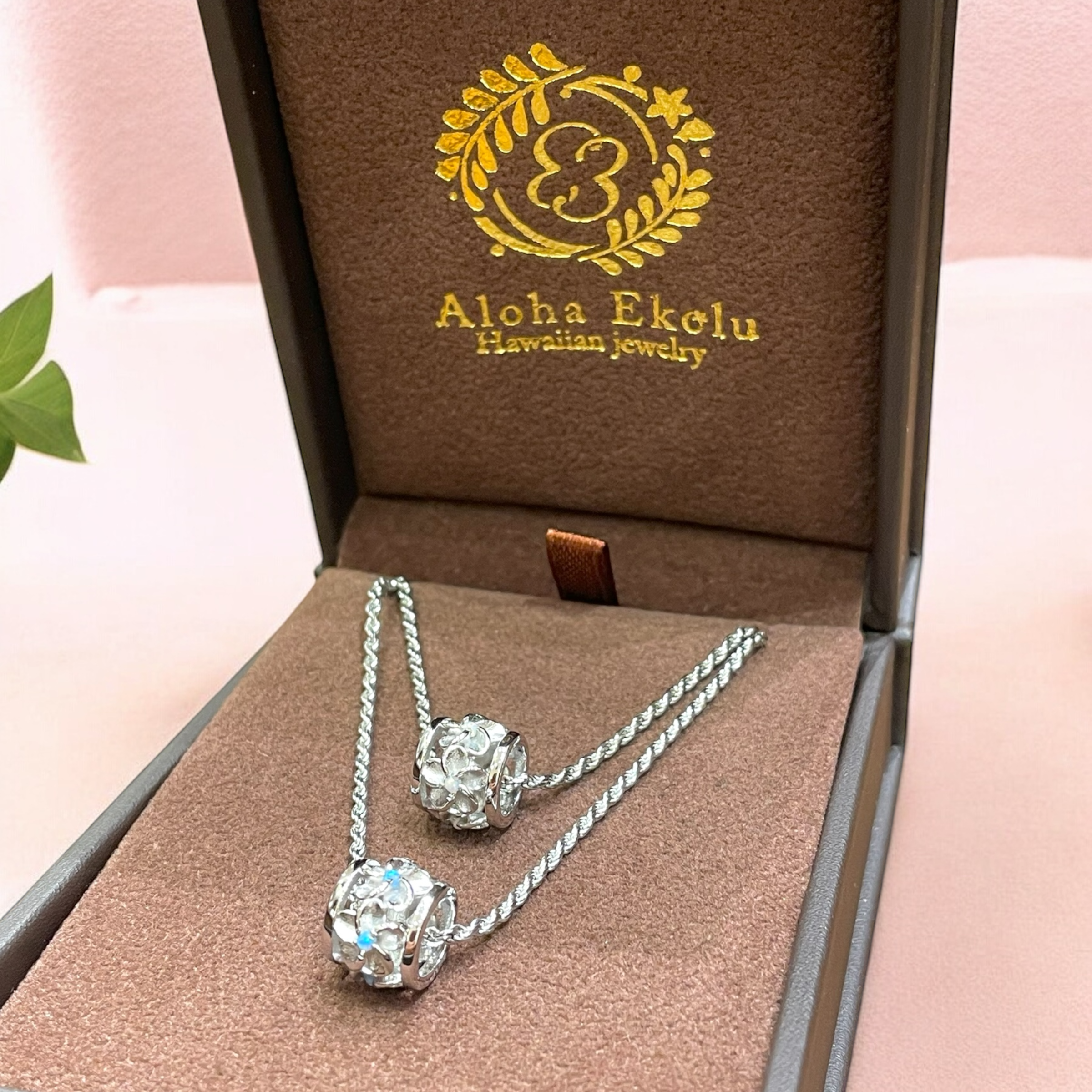 オパールプルメリアバレルペンダント 【2-7144】