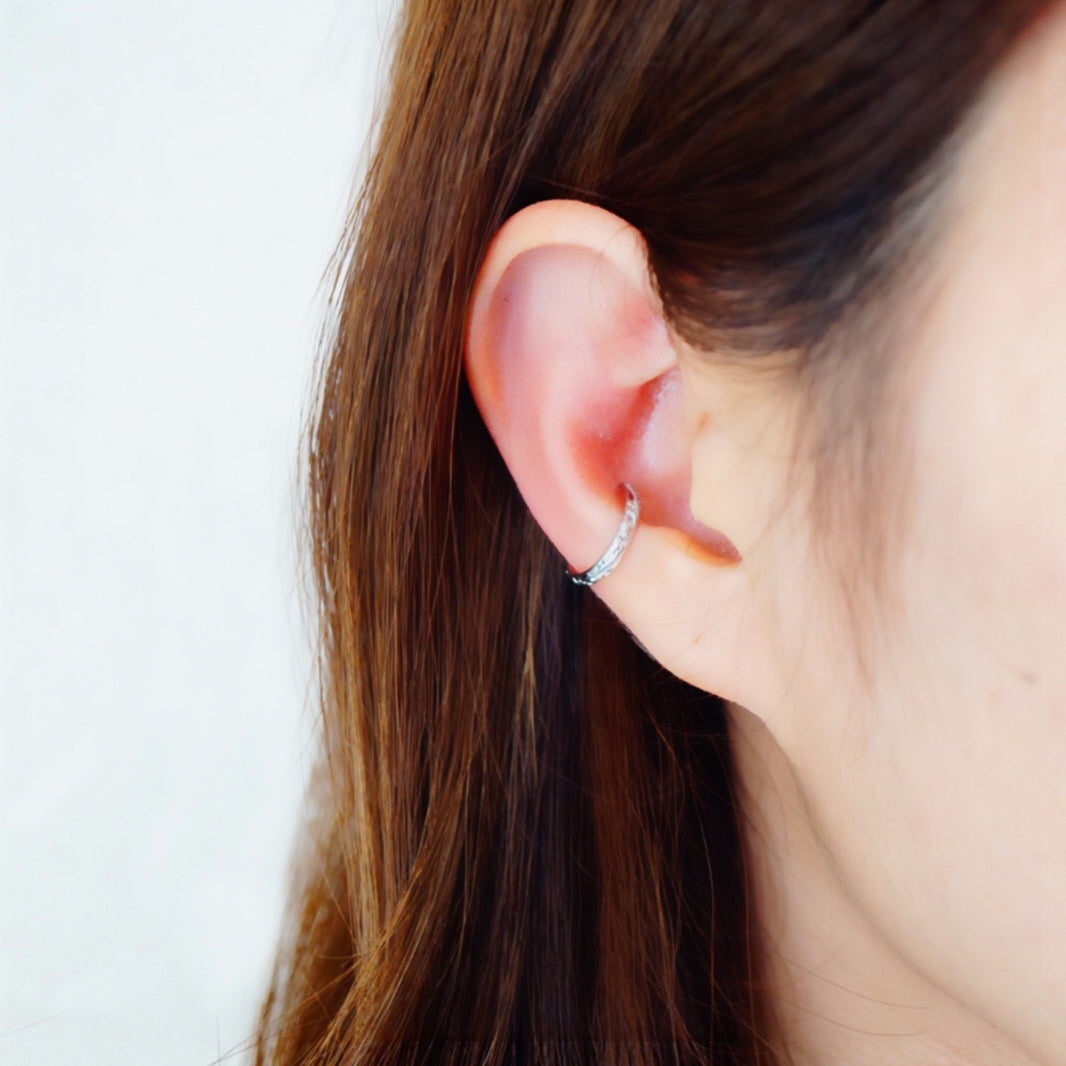 シルバー手彫りイヤーカフ 【4-2772】