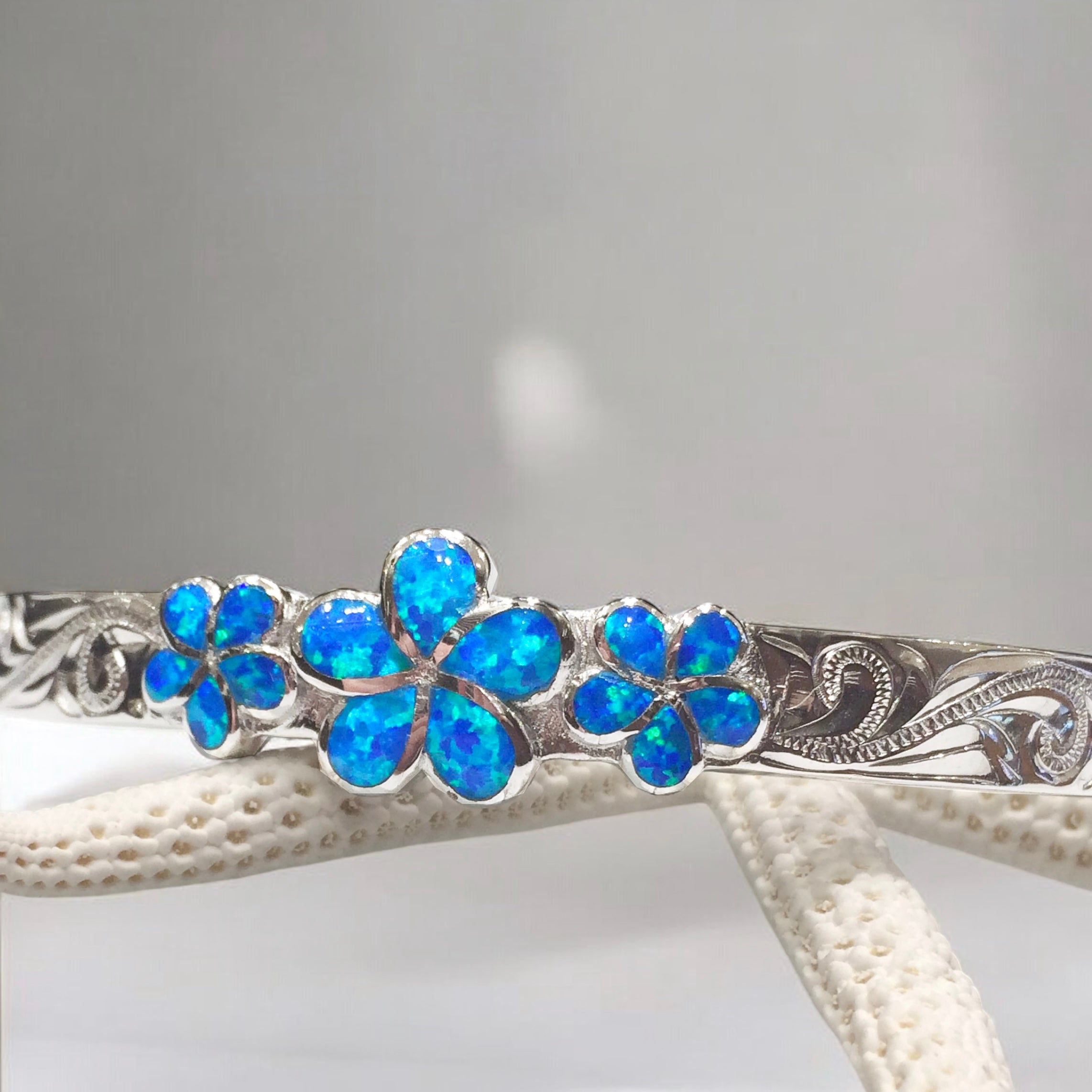 オパールプルメリア3連バングル 【5-0128】