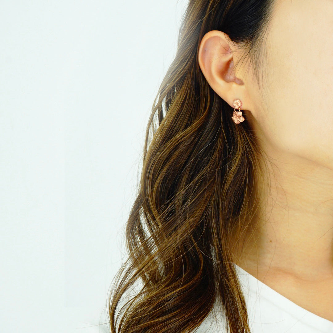 K14 プルメリア2連ピアス 【9-1367】