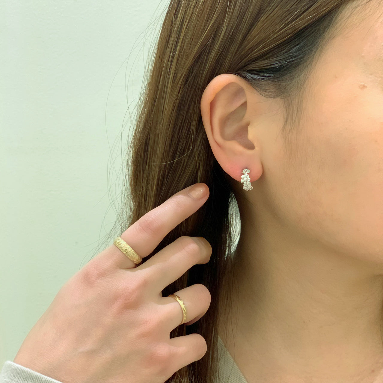 K14 プルメリアハーフフープピアス 【9-1381】