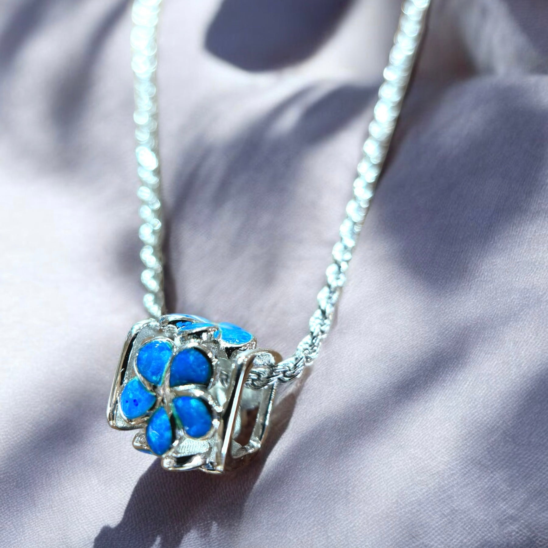 オパールプルメリアキューブペンダント 【2-1692】