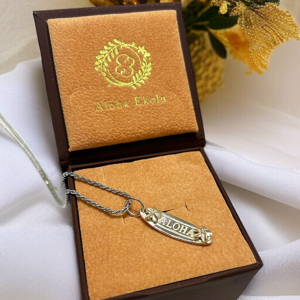 プルメリアonサーフボードペンダント(ALOHA) 【2-5430】