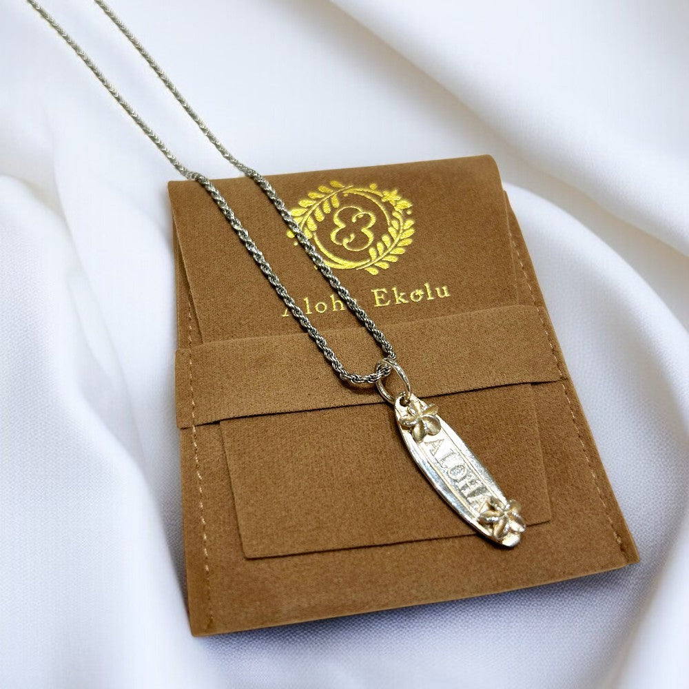 プルメリアonサーフボードペンダント(ALOHA) 【2-5430】