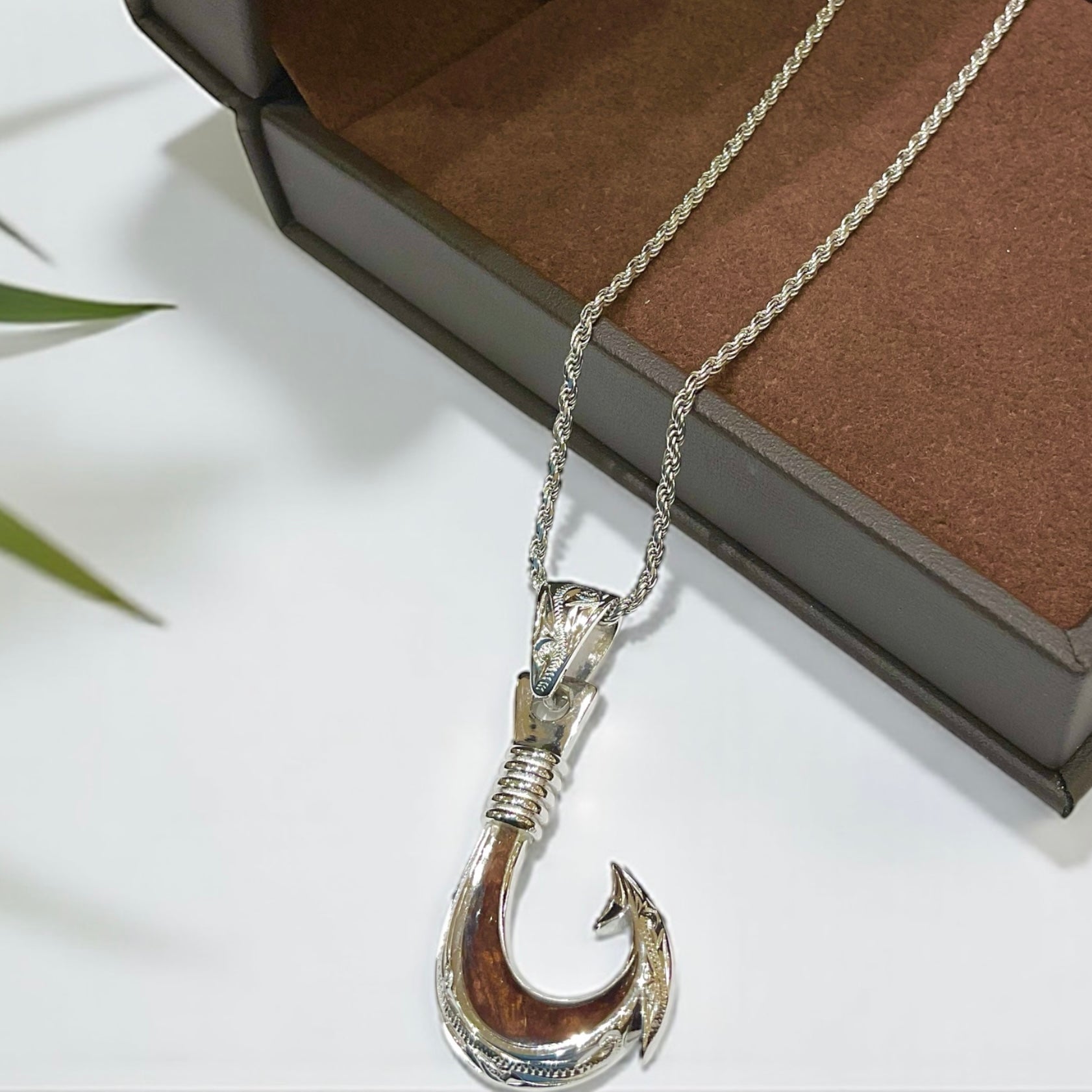 オパールフィッシュフックペンダント 【2-5874】