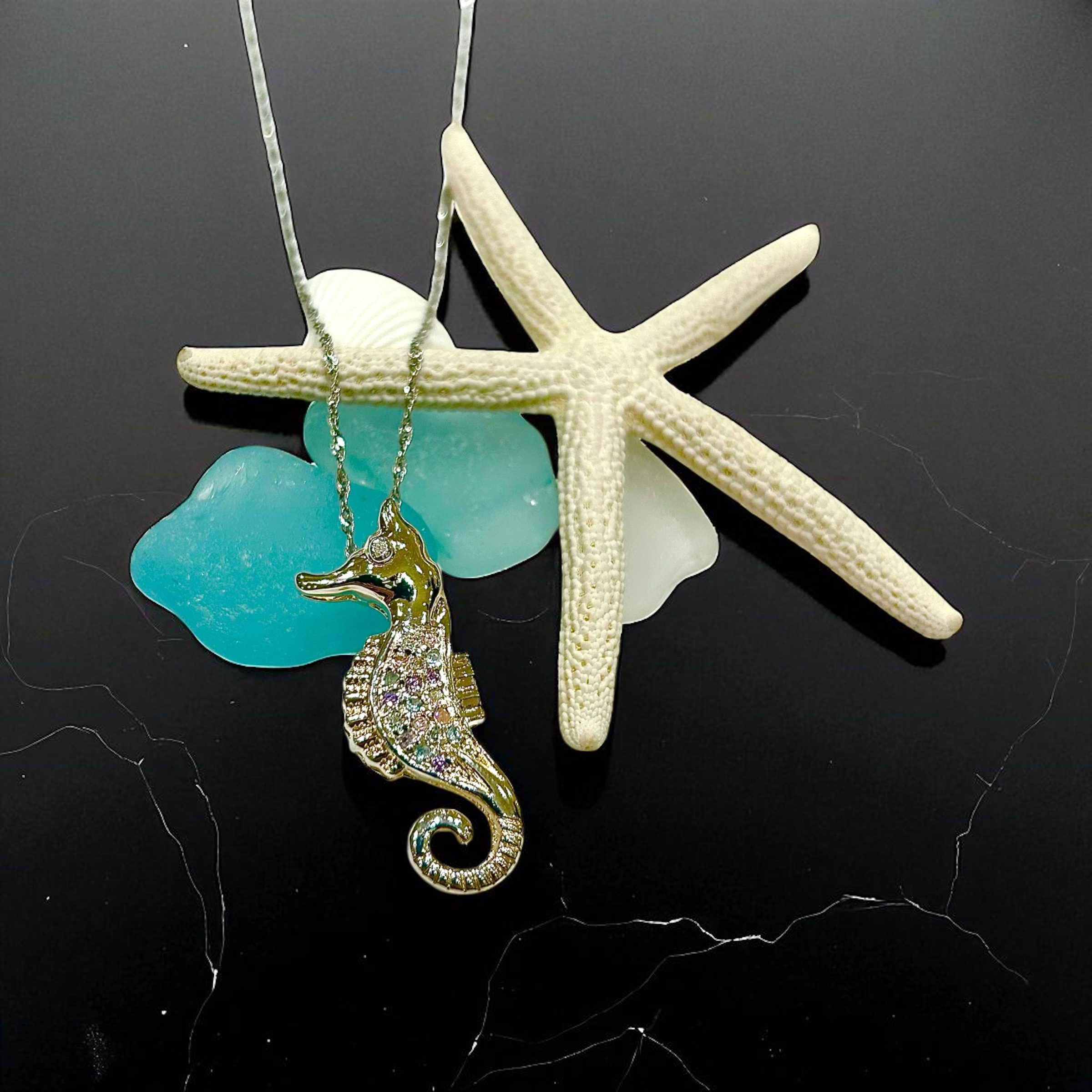 マルチカラーCZシーホースペンダント 【2-7366】