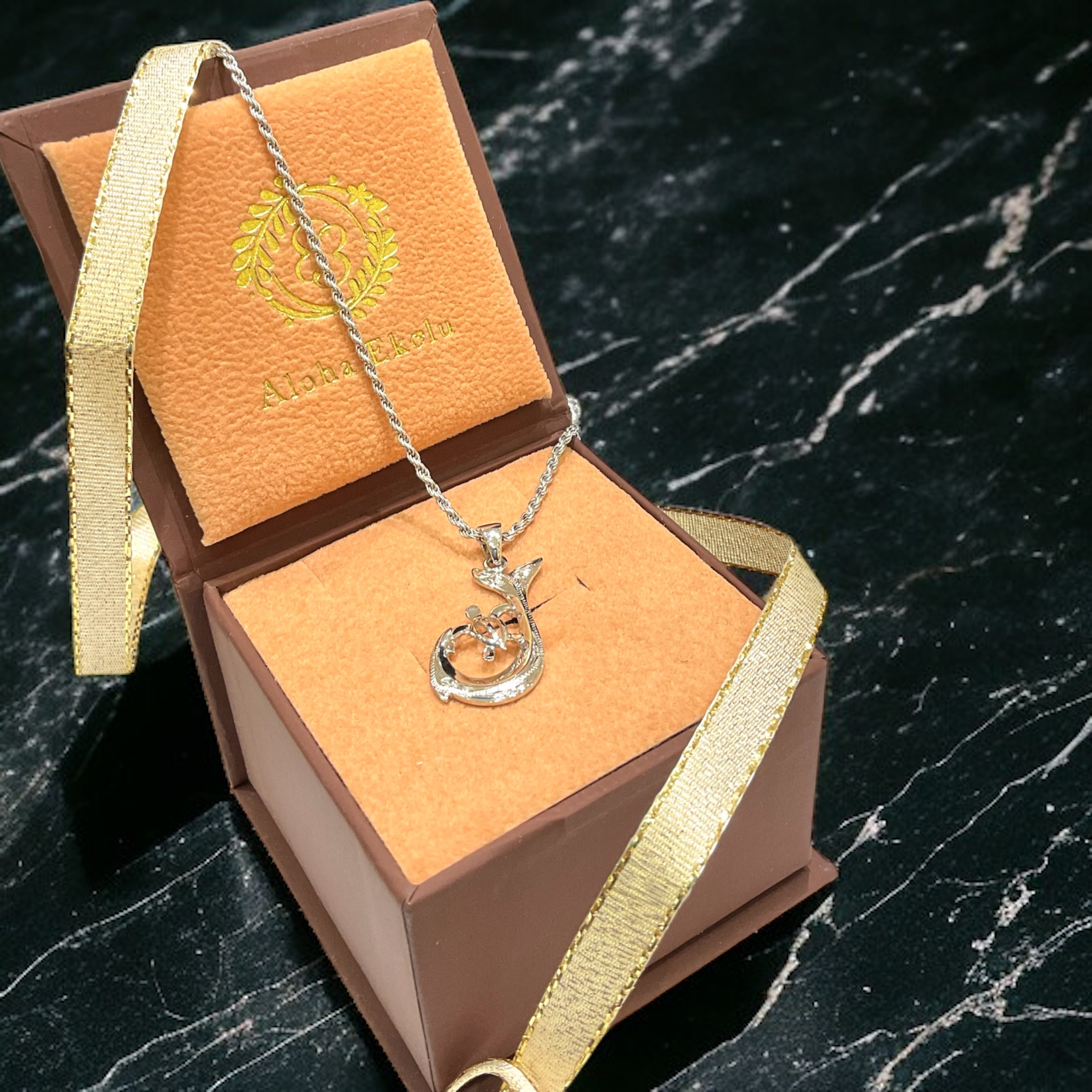 ホヌスクロールフィッシュフックペンダント 【2-1067】