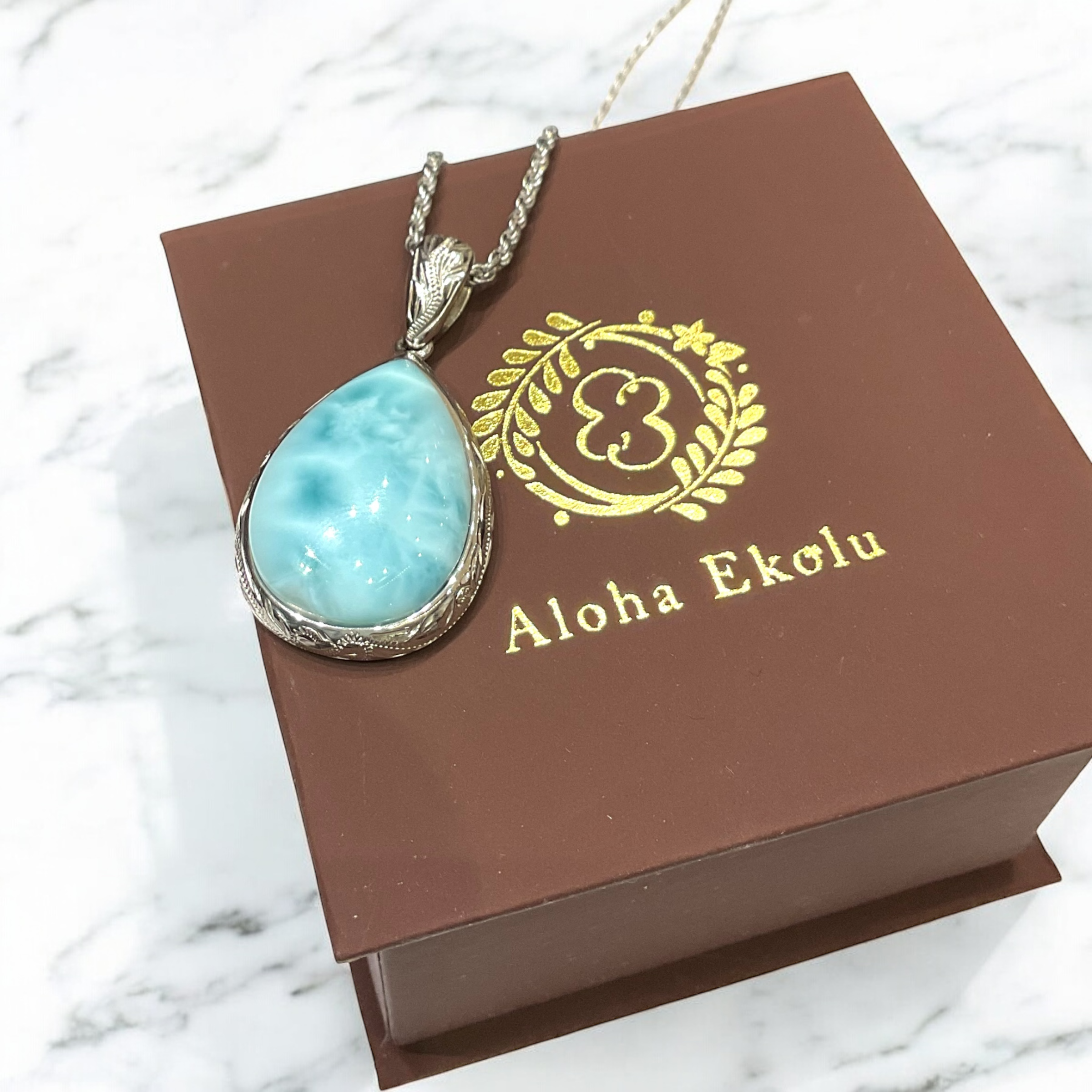 スクロール彫りラリマーティアドロップペンダント 【2-6604】