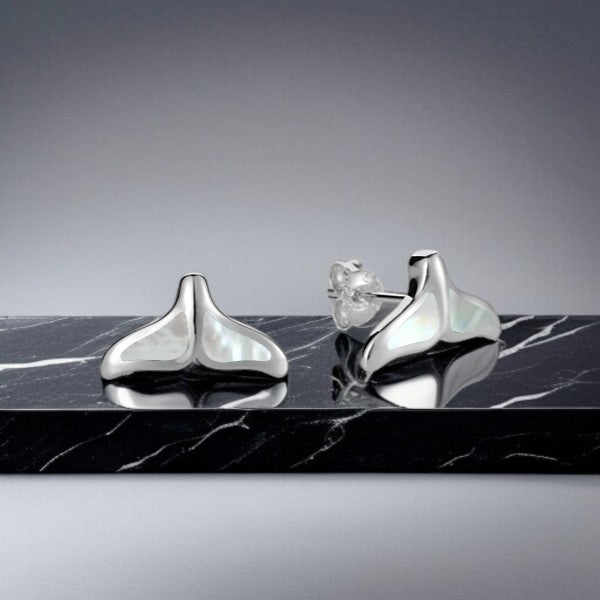 マザーオブパールホエールテールピアス 【4-4721】