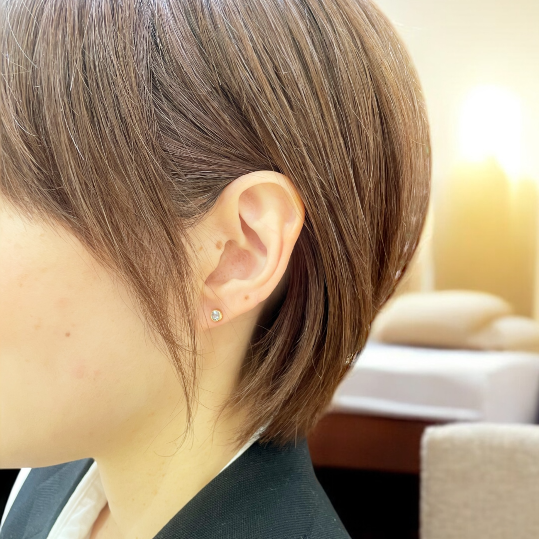 片売り K18 手彫りラウンドピアス アクアマリン 【12-2793】