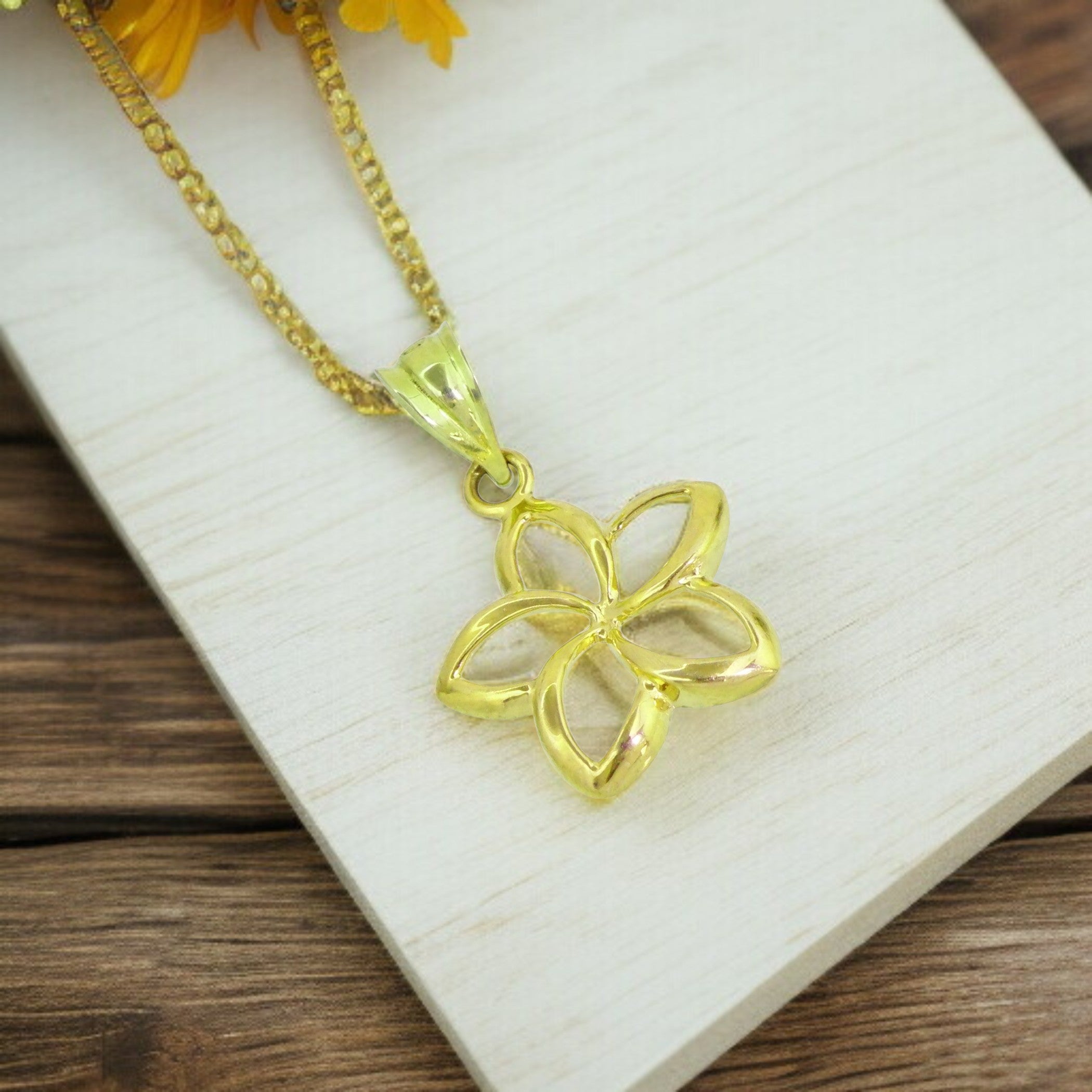 K14 透かしプルメリアペンダント 【7-2977】