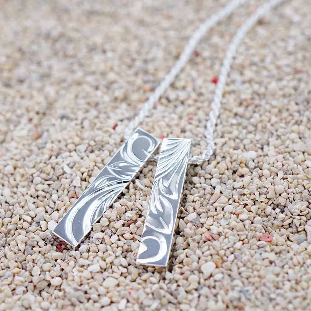 スクロールペアプレートペンダント 【2-5294】