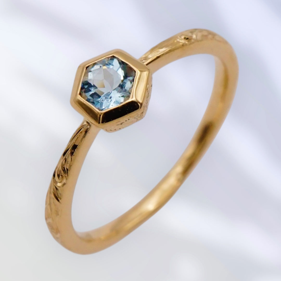 K10手彫りアクアマリンピンキーリング　【12-2946】