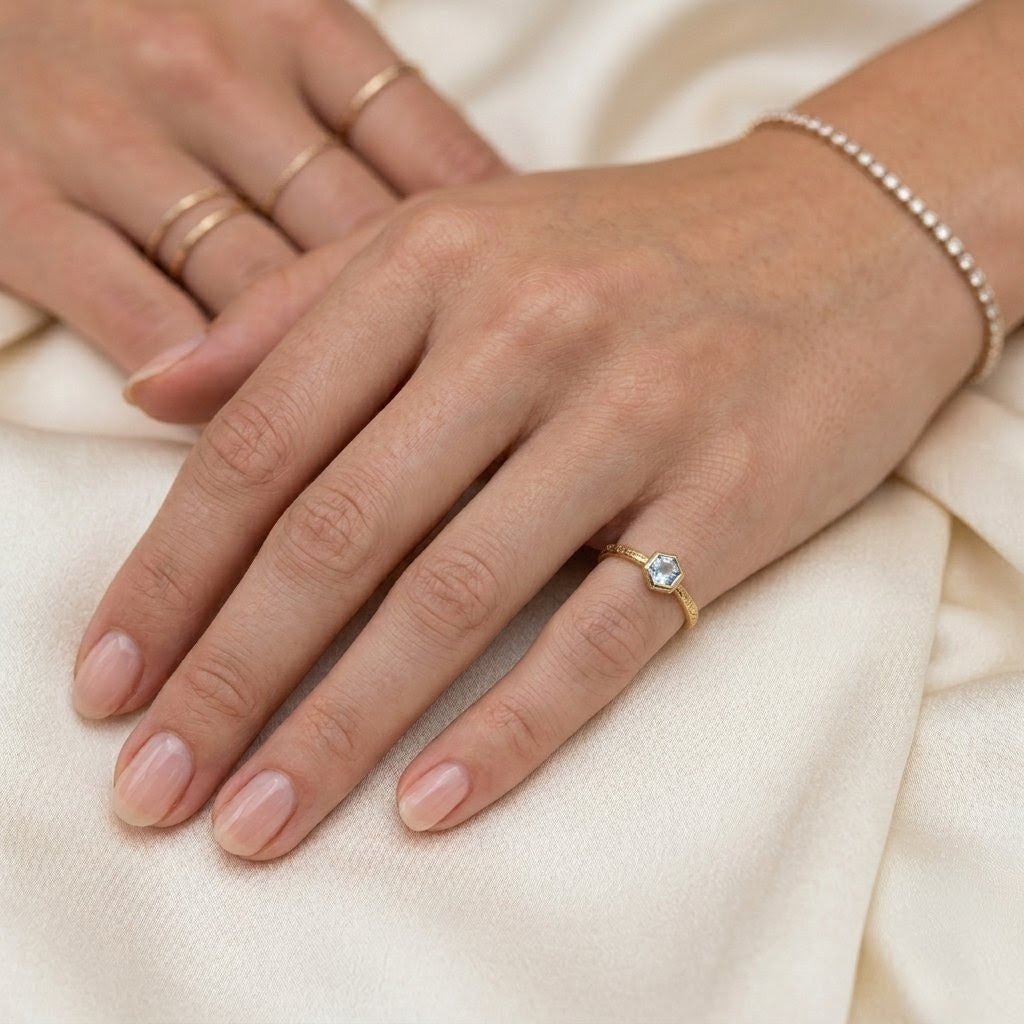 K10手彫りアクアマリンピンキーリング　【12-2946】