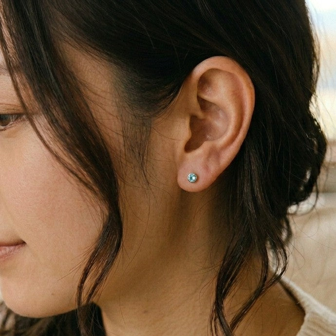 片売り K18 手彫りラウンドピアス アクアマリン　【12-2793】