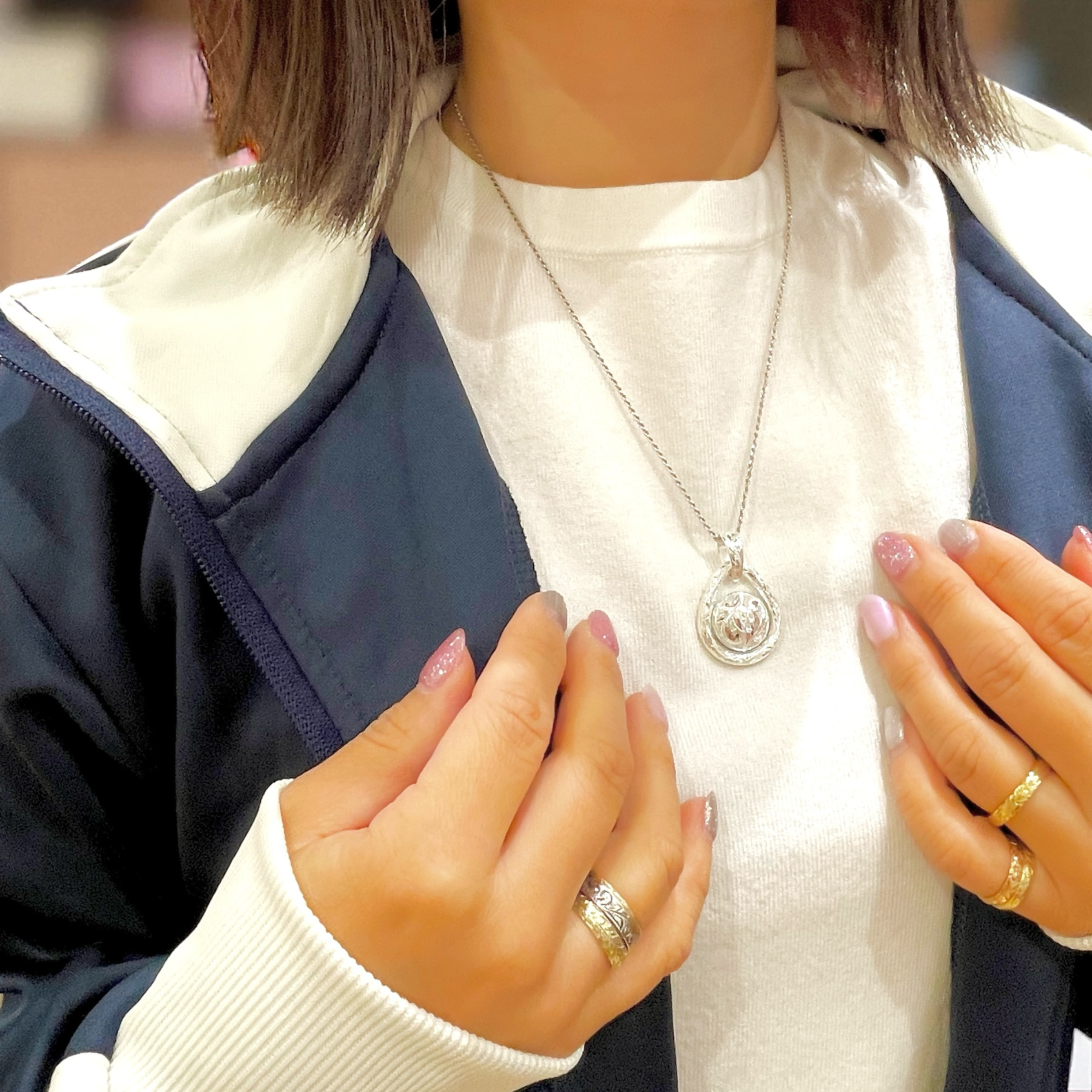 スクロールボールトライアングルペンダント　【2-7588】