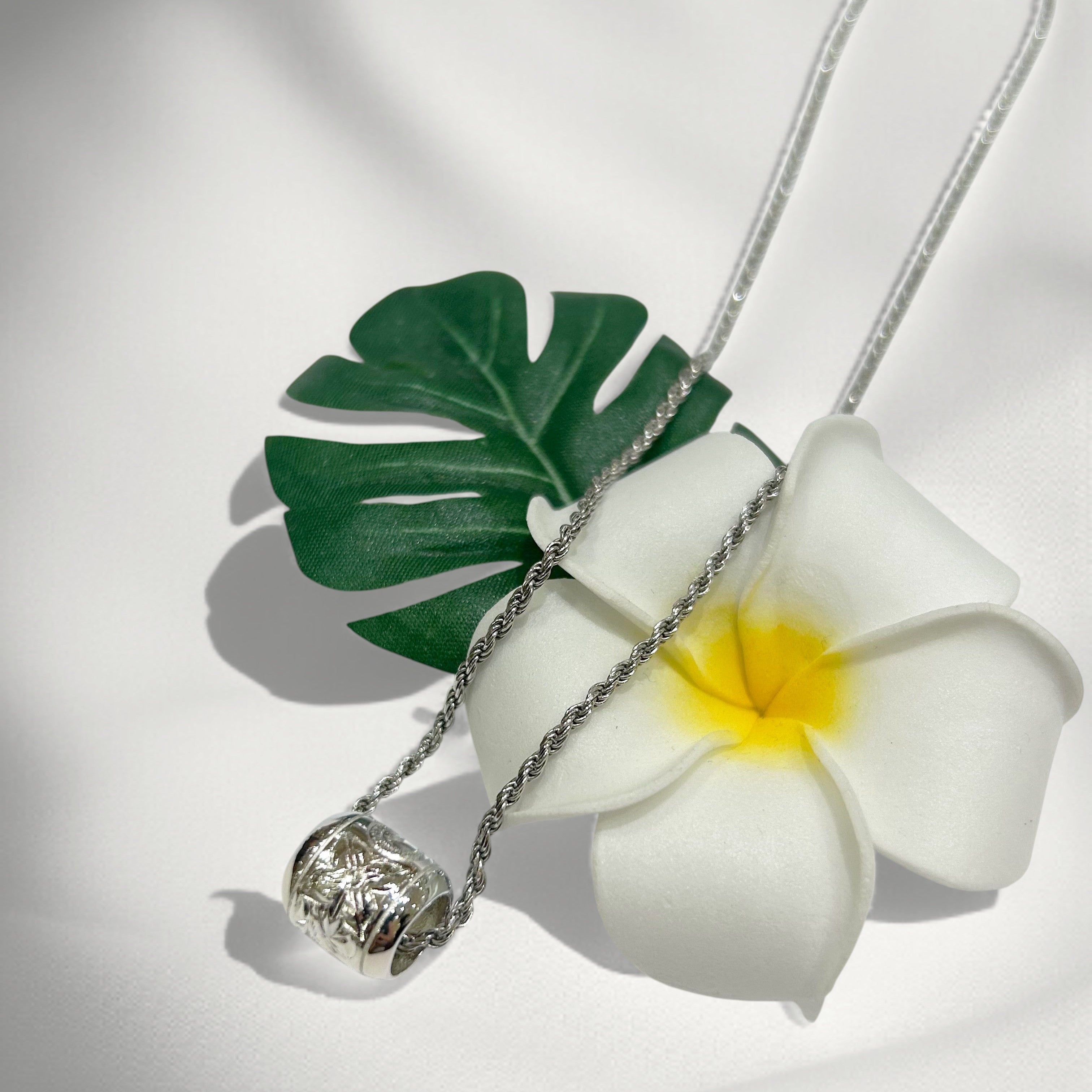 スクロールバレルペンダント　【2-5829】