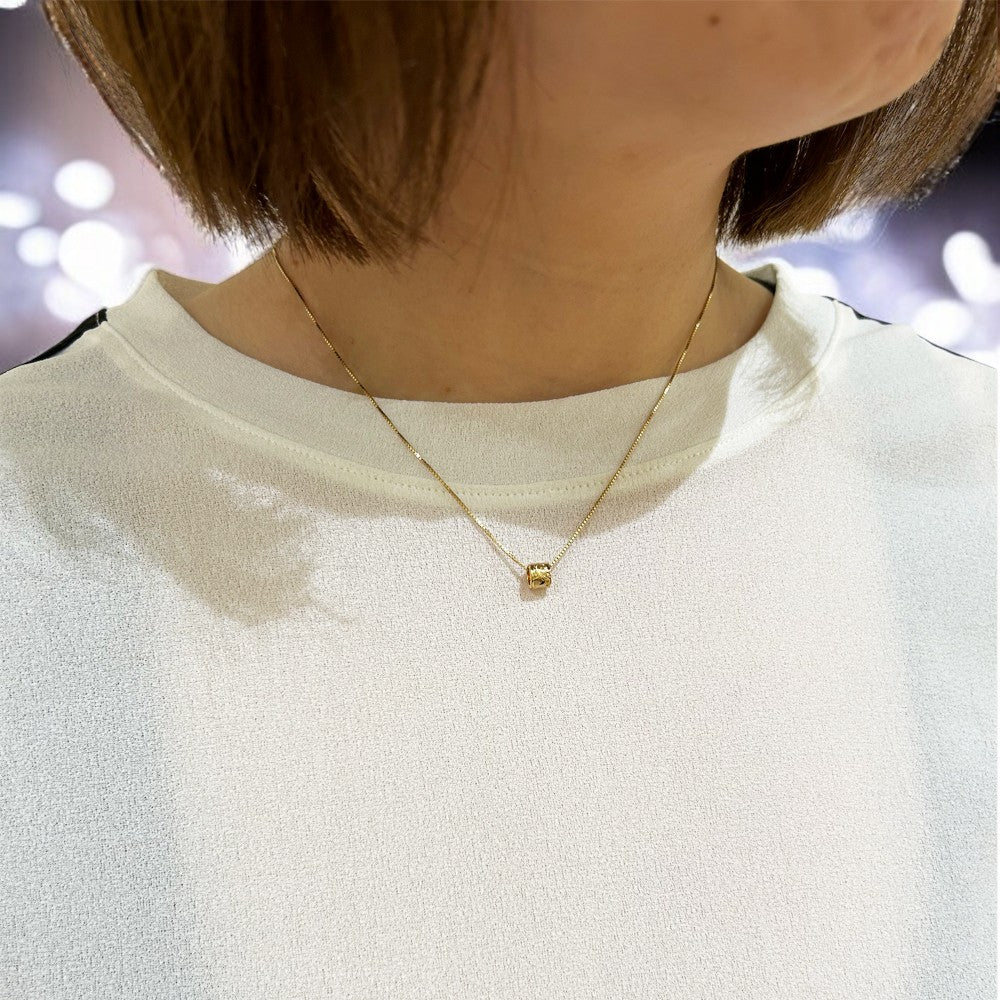 スクロールカットアウトバレルペンダント　【2-6260】