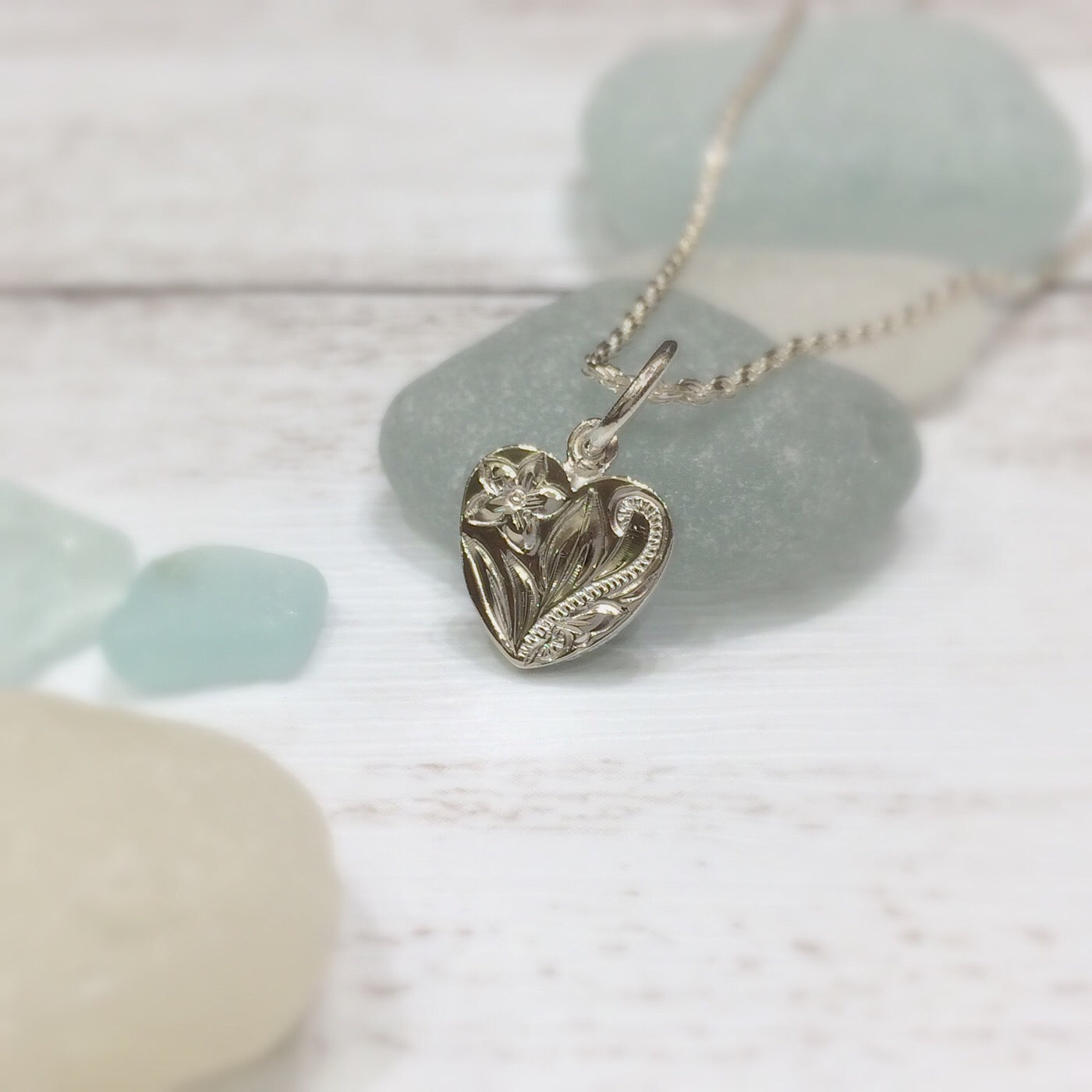 スクロールハートペンダント　【2-4167】