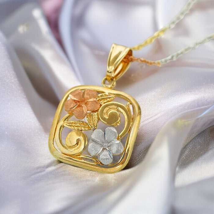 K14 3カラープルメリア透かしスクエアペンダント　【7-1598】