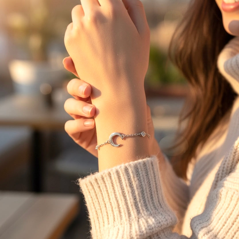 スクロール三日月ブレスレット　【5-1828】