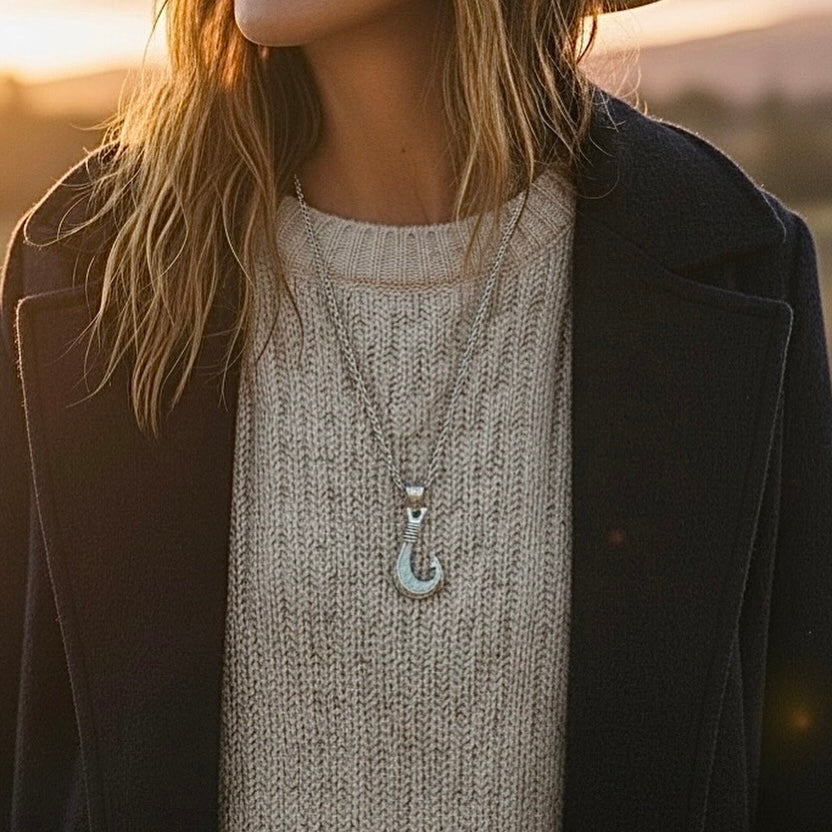 オパールフィッシュフックペンダント　【2-5874】