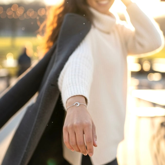 スクロール三日月ブレスレット　【5-1828】