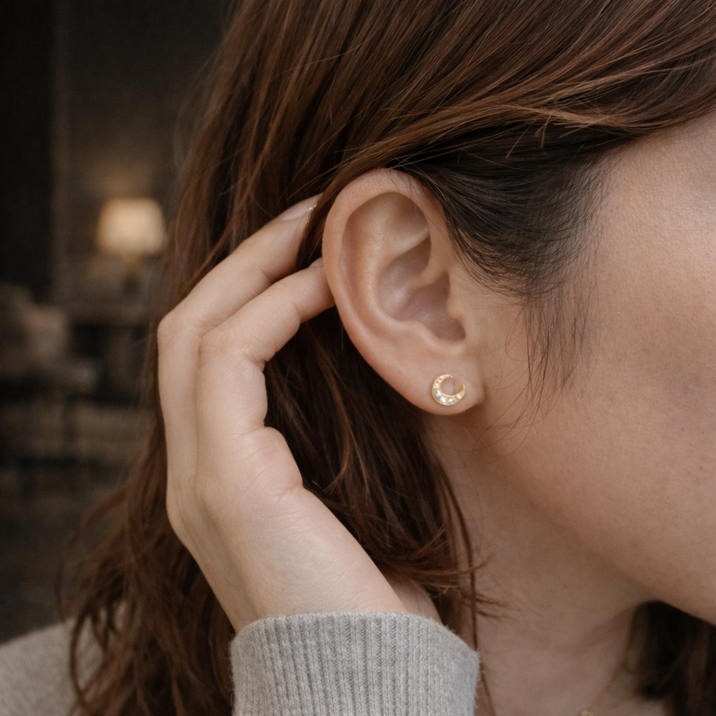 片売り K10パール三日月ピアス　【12-2700】