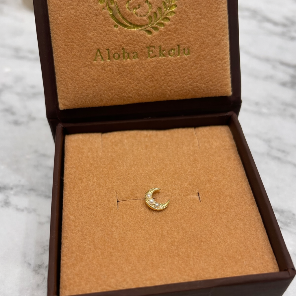 片売り K10パール三日月ピアス　【12-2700】