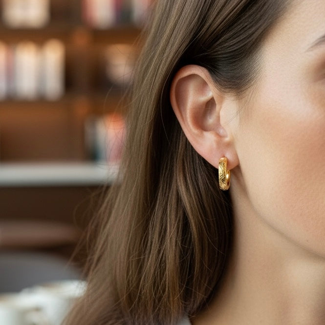 K14 スクロールフープピアス　【9-2043】