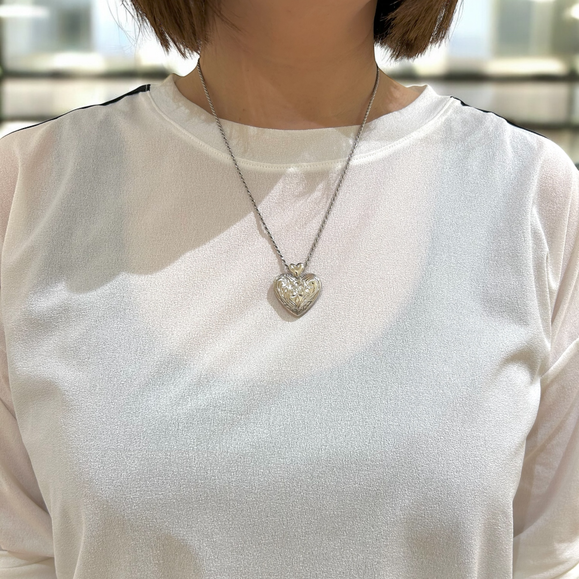 スクロールハートロケットペンダント　【2-7571】