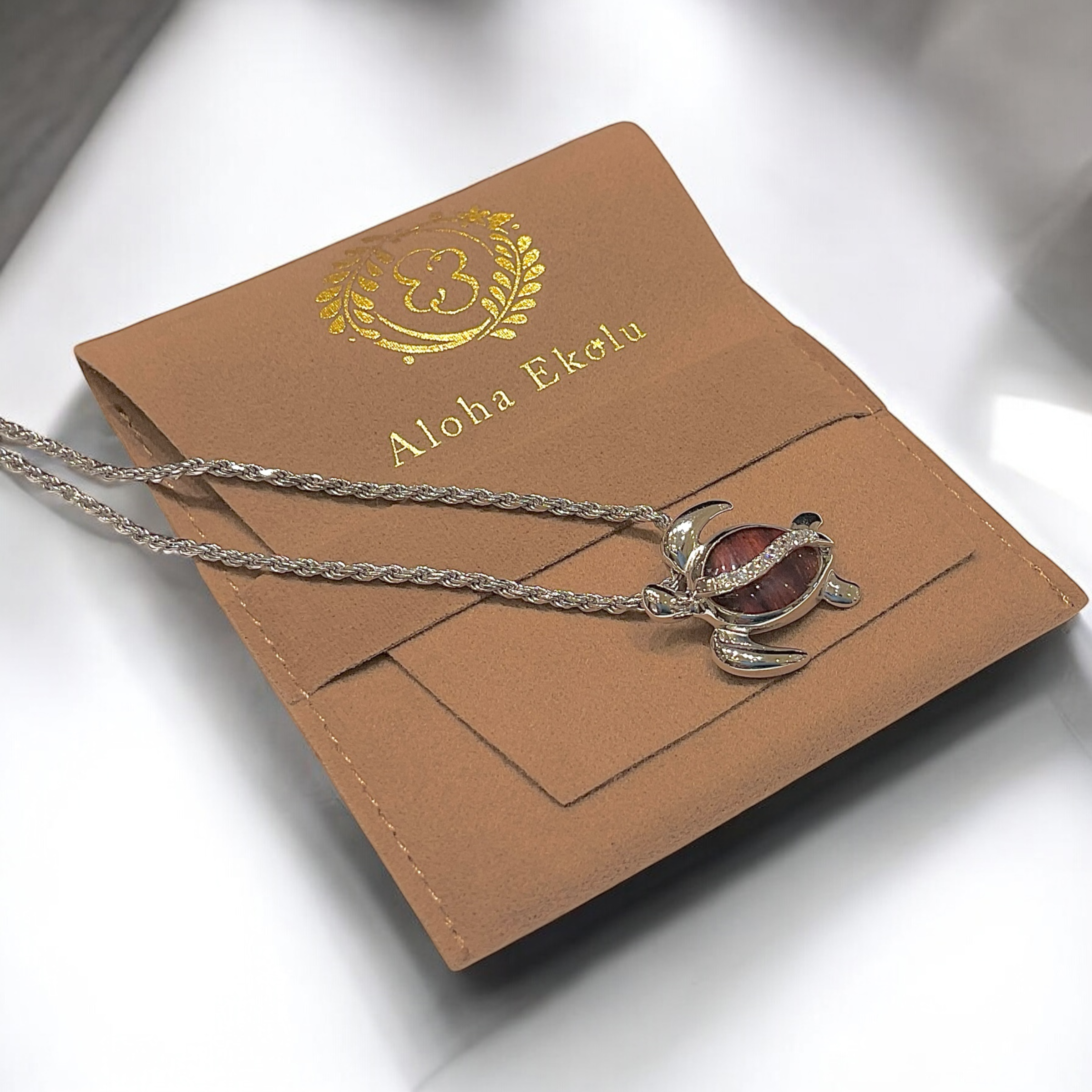 レッドウッドホヌペンダント　【2-7632】